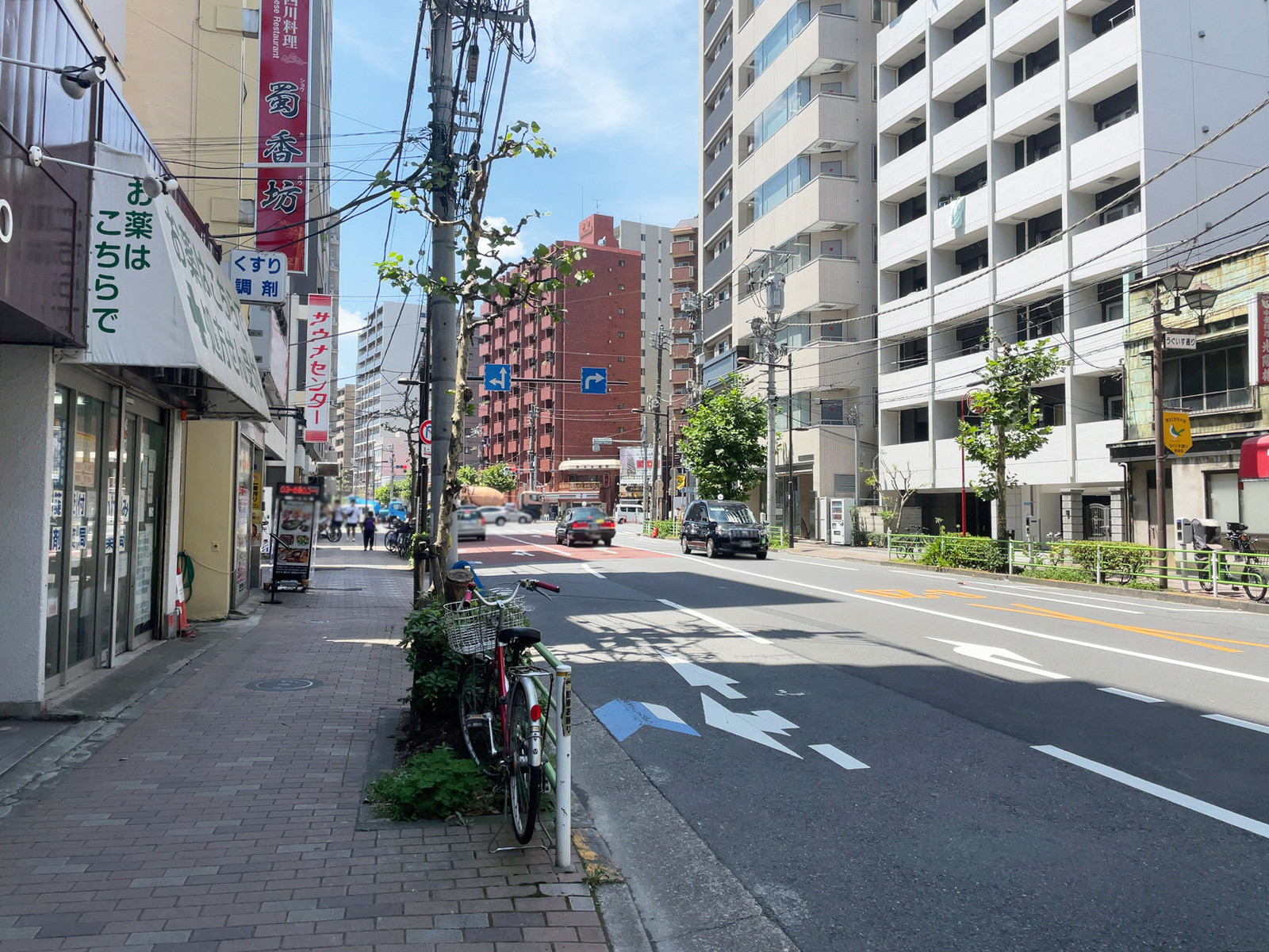 YSビル前面の入谷口通り