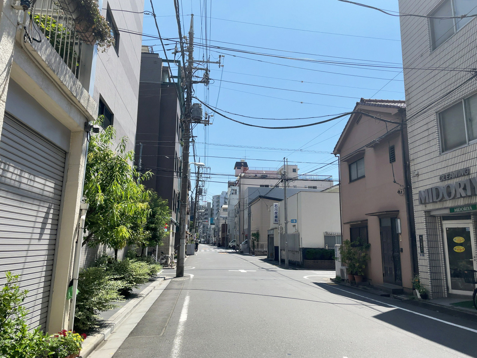 周辺は住宅街