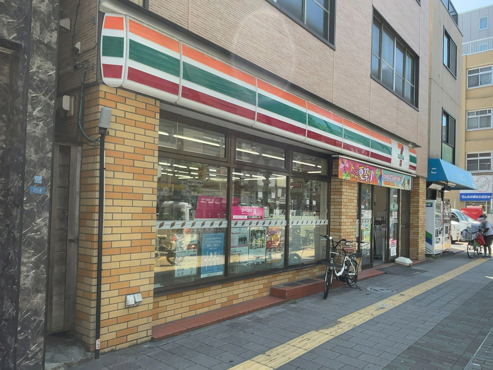 徒歩3分のセブン-イレブン
