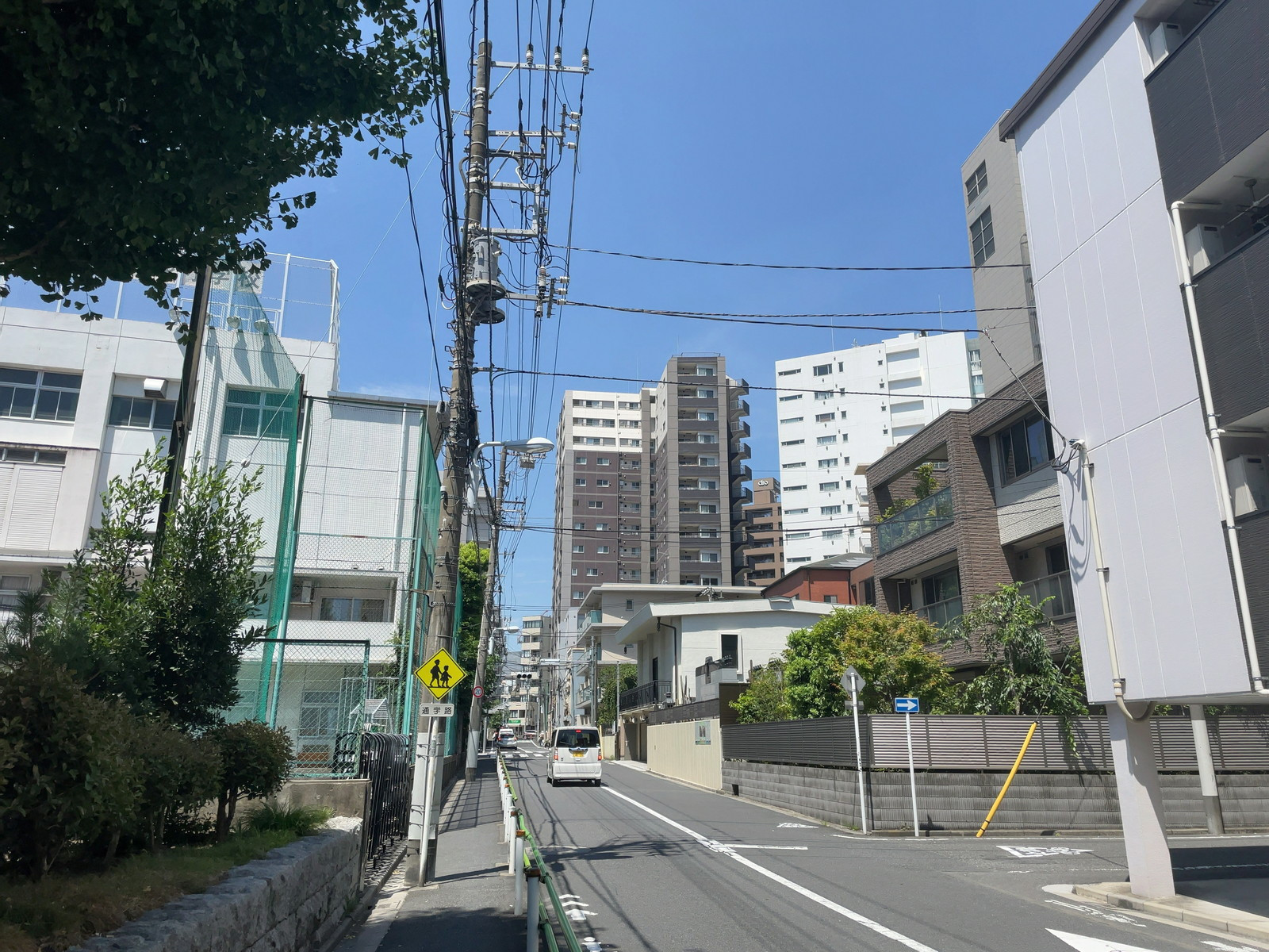 周辺は閑静なエリア