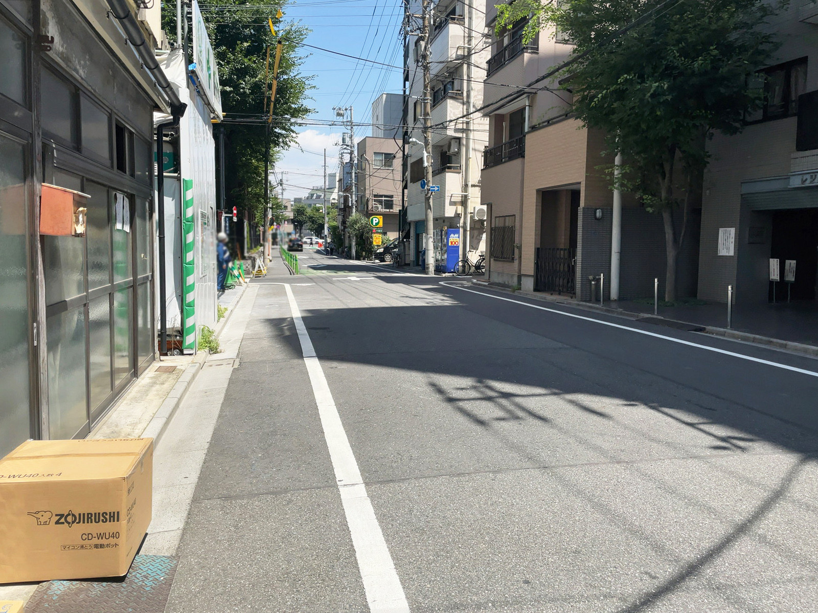 根岸第二ビル前面の通り