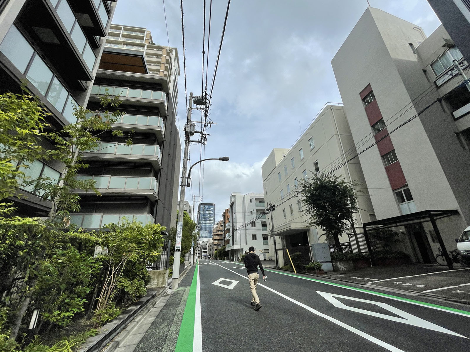 片山ビル前面の通り