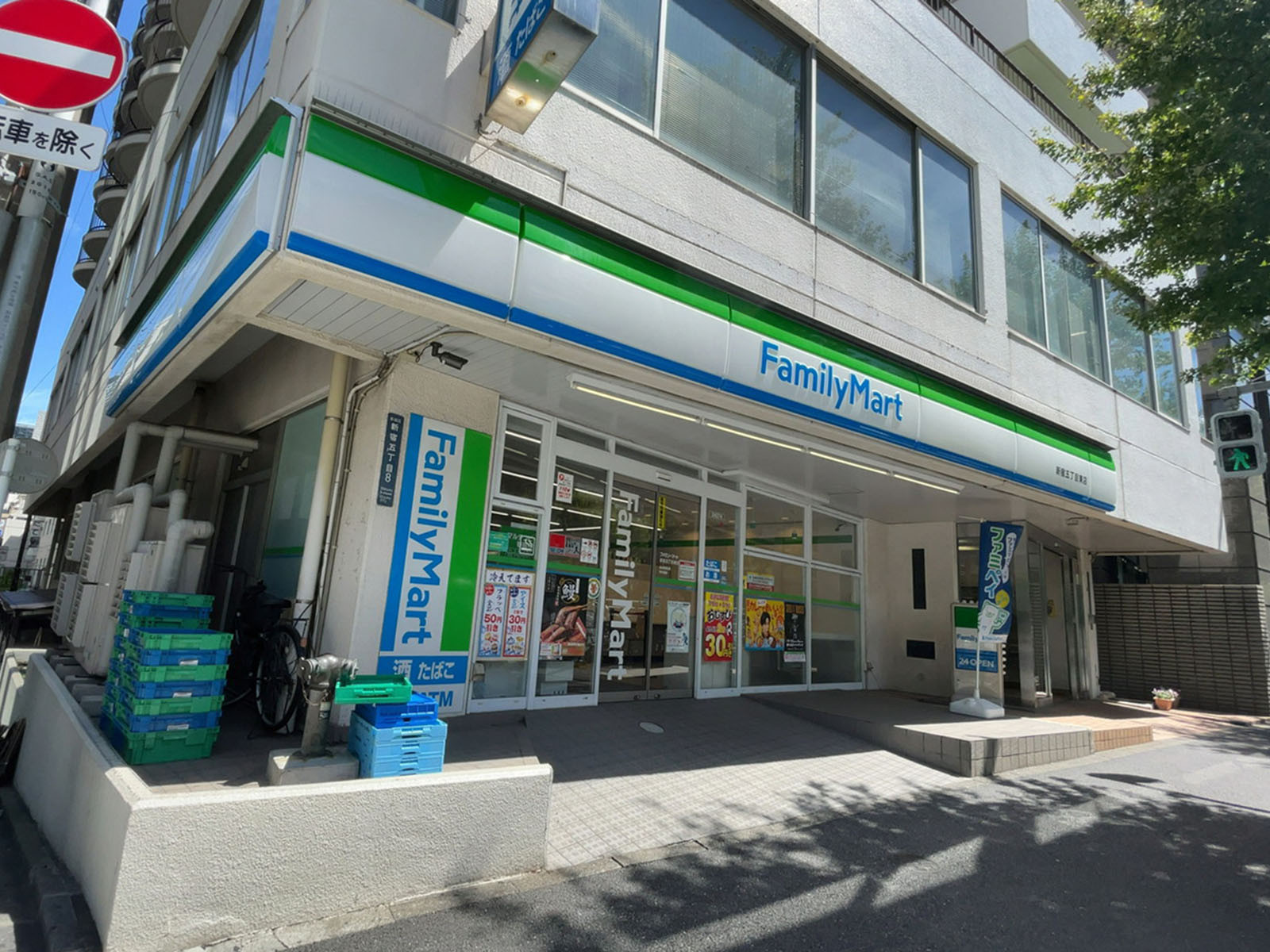 徒歩1分のファミリーマート