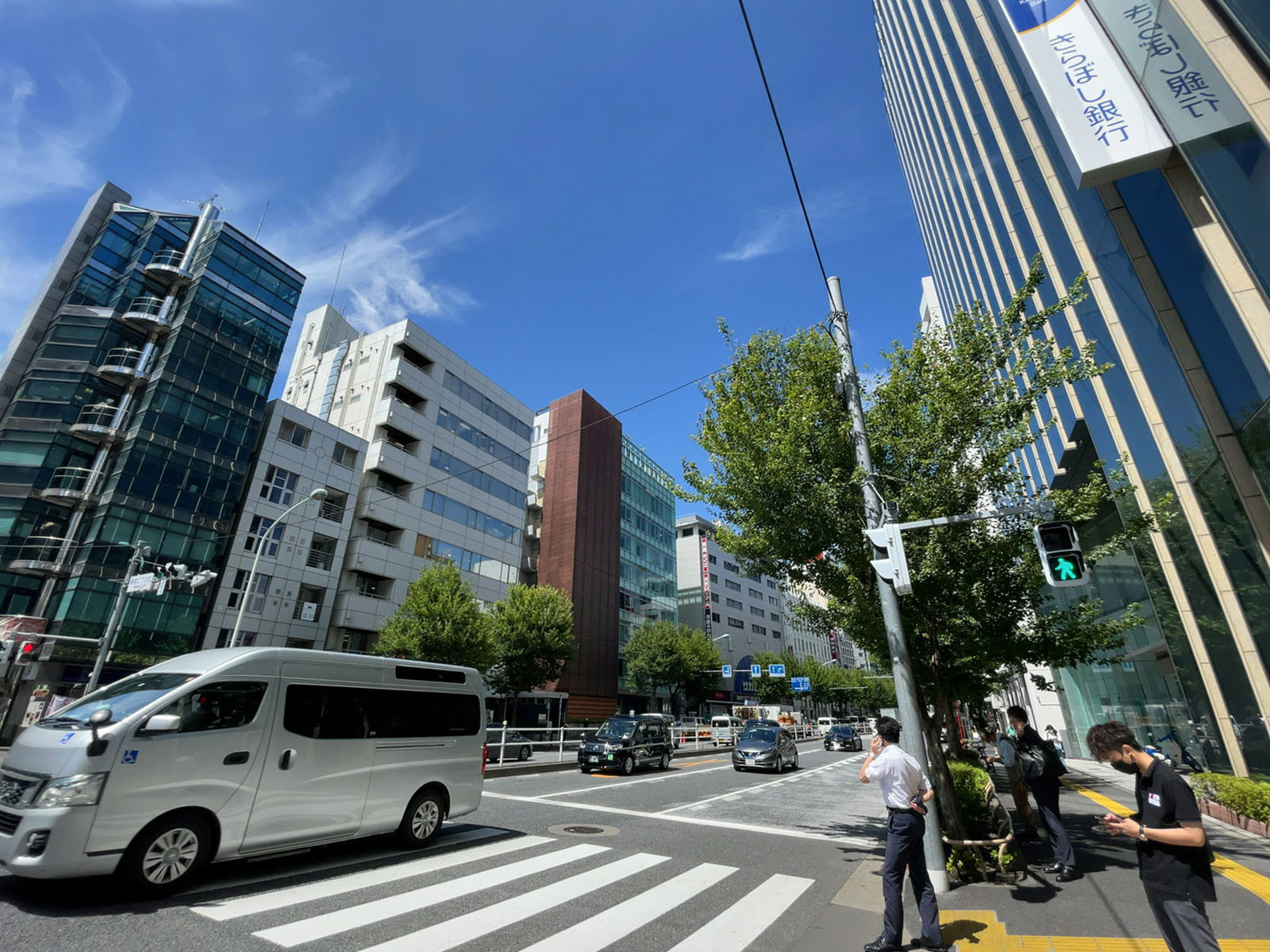 付近の靖国通り