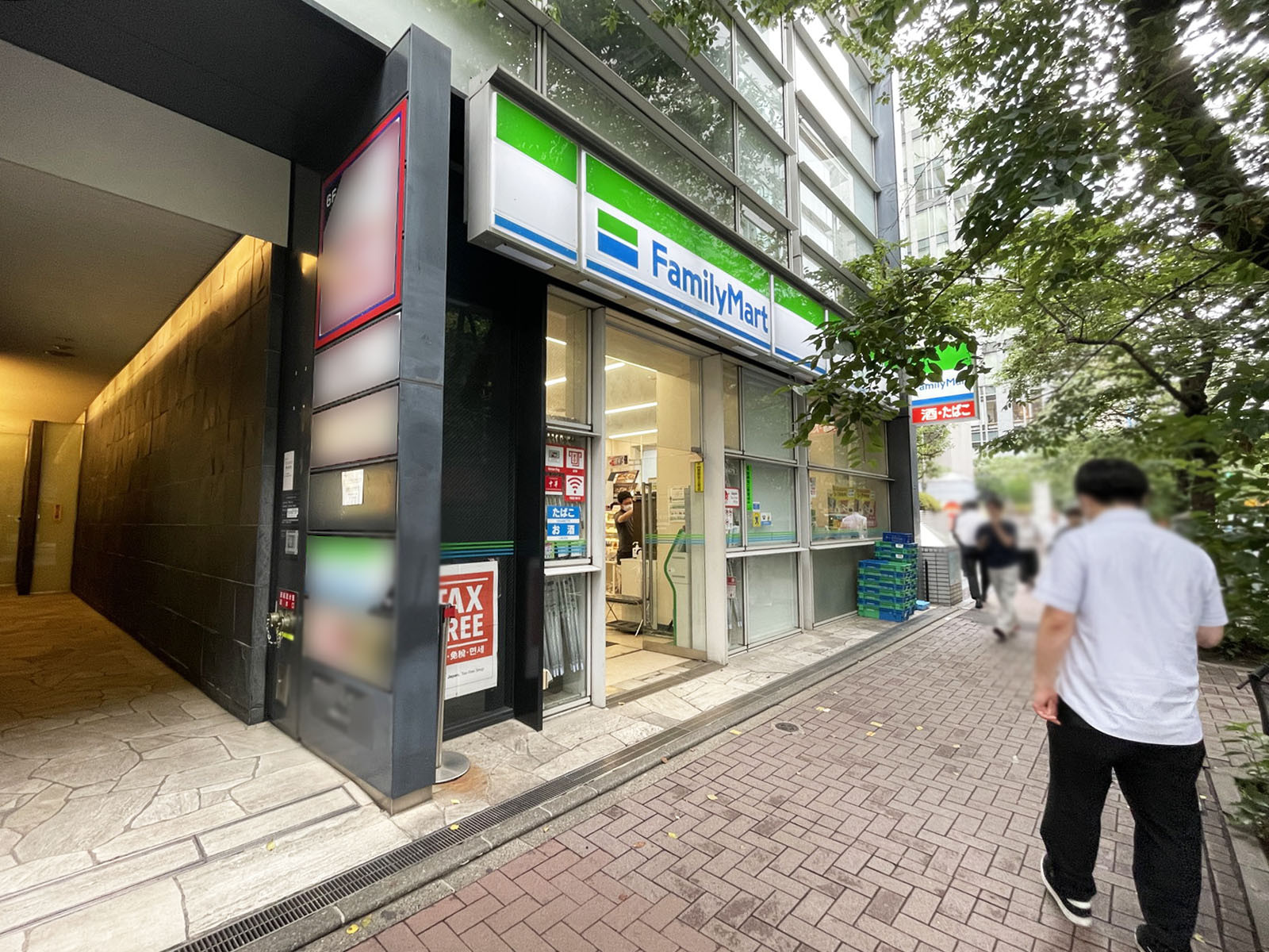 向かいのファミリーマート八重洲さくら通り店