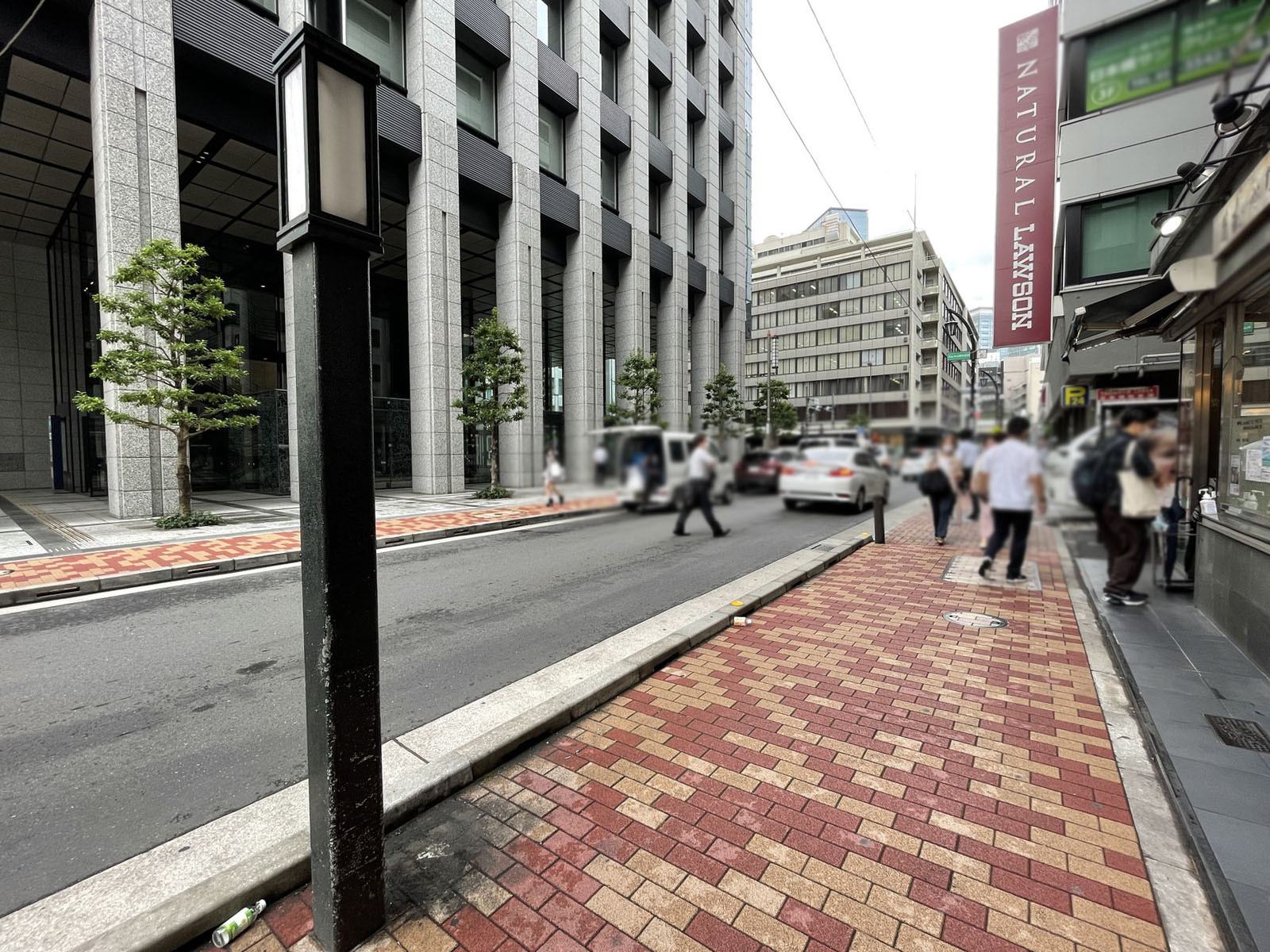 Dear日本橋タワー前面の通り