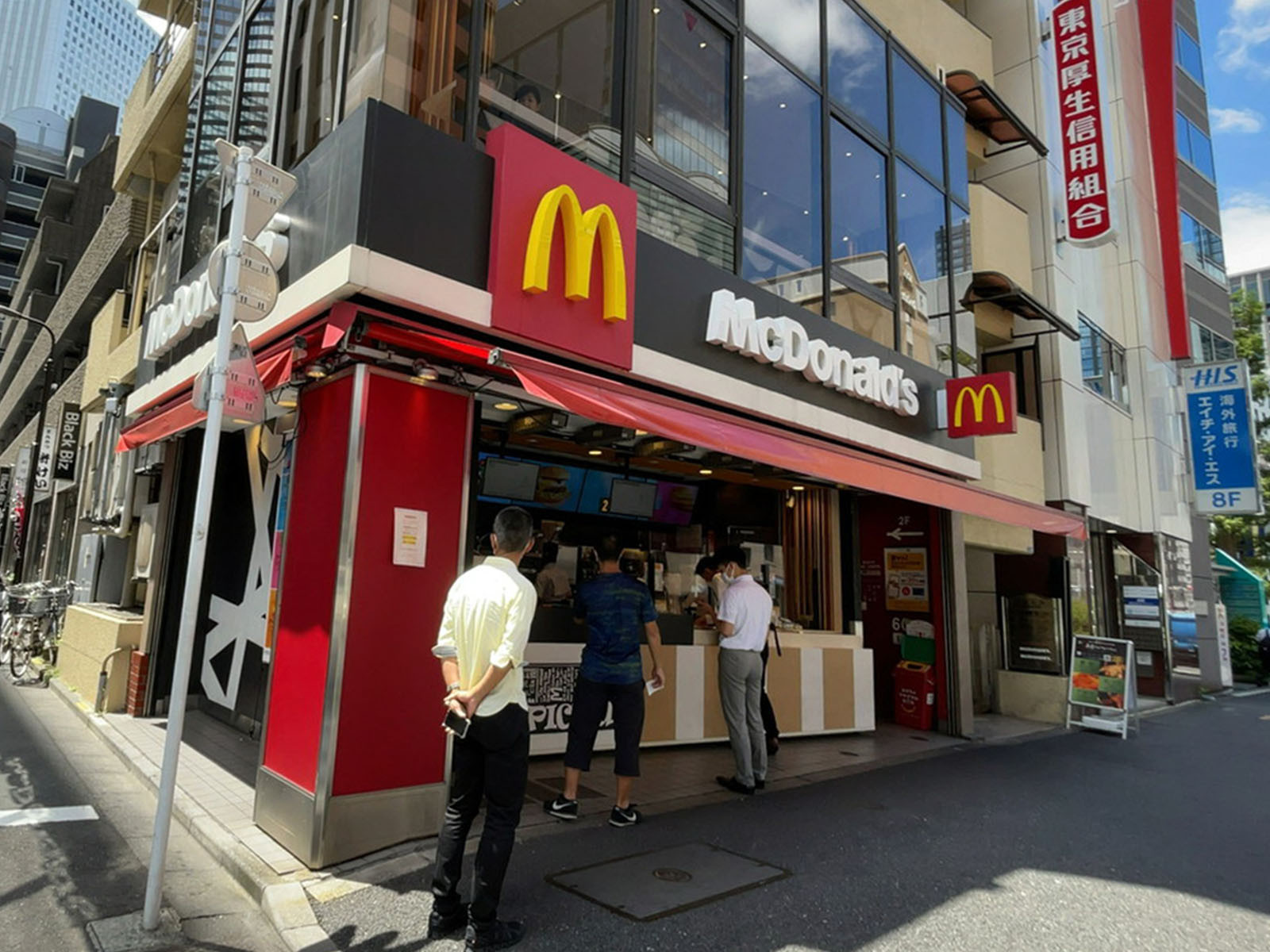 付近のマクドナルド西新宿駅前店