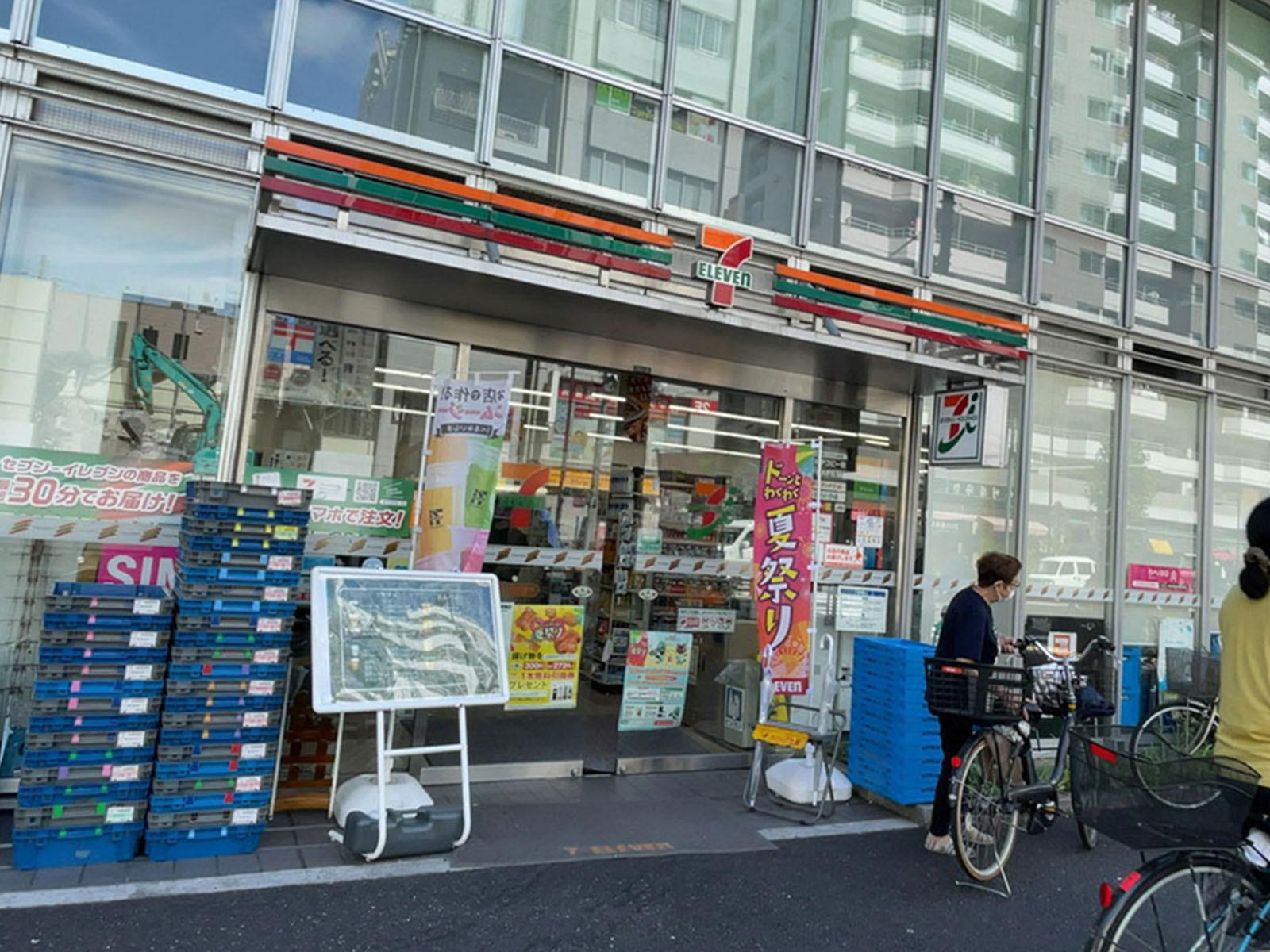 徒歩1分のセブンイレブン大久保2丁目明治通り店