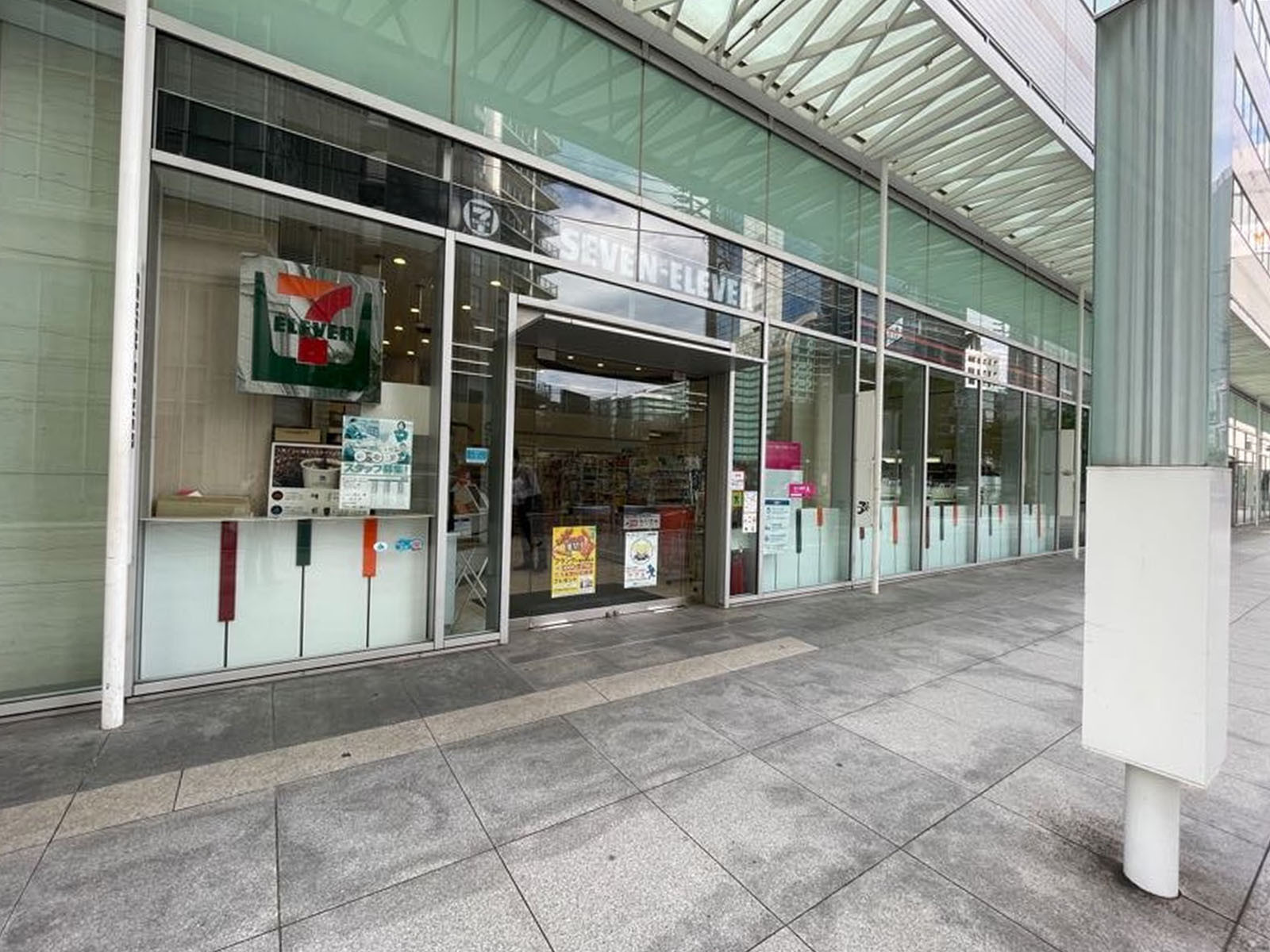 隣のセブンイレブン コンカード横浜店