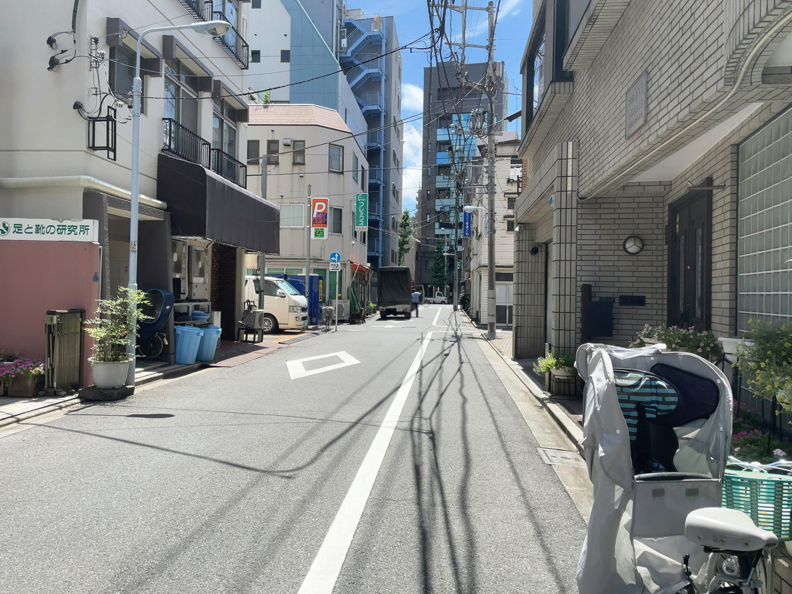 テイトビル猿若前面の通り