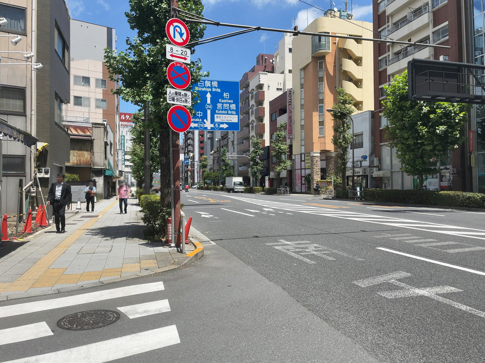 NX浅草ビル前面の江戸通り