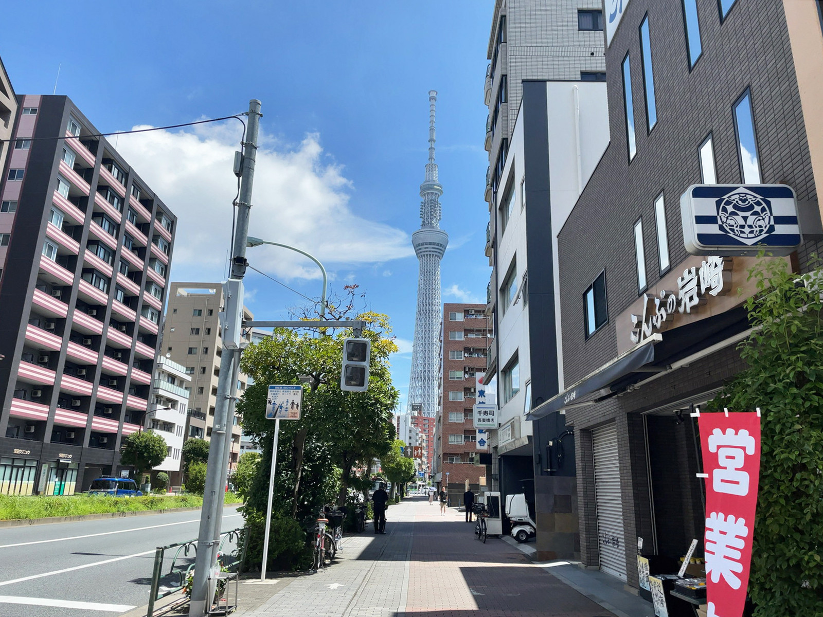 近くにはスカイツリー