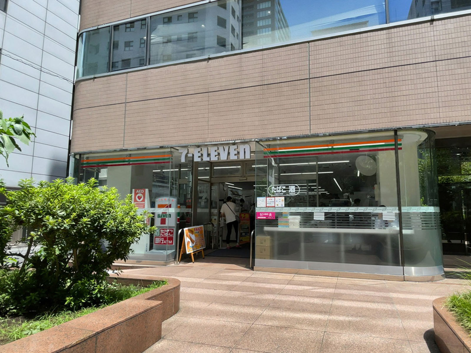徒歩1分のセブンイレブン千代田岩本町1丁目店