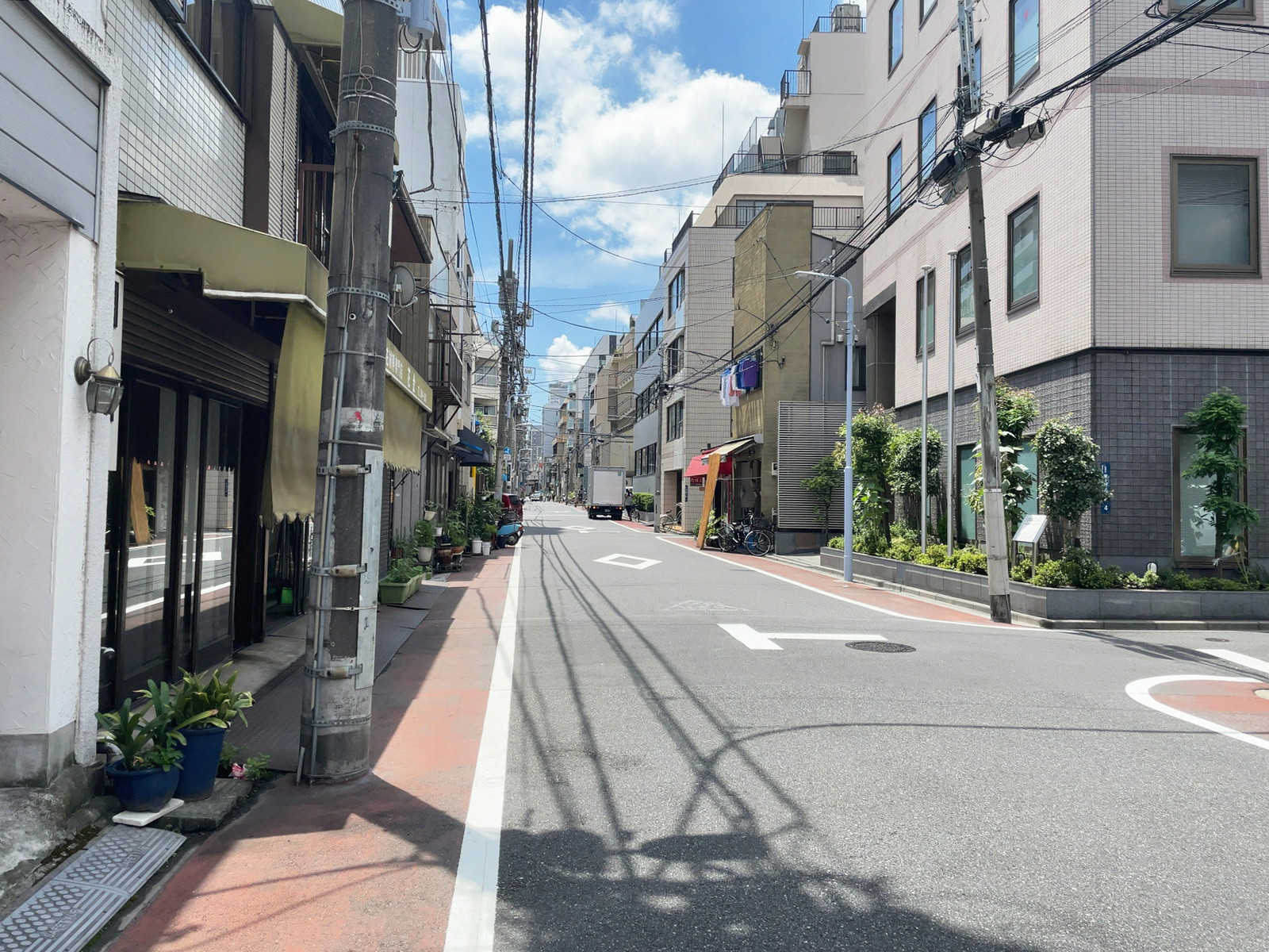 石田ビル前面の通り