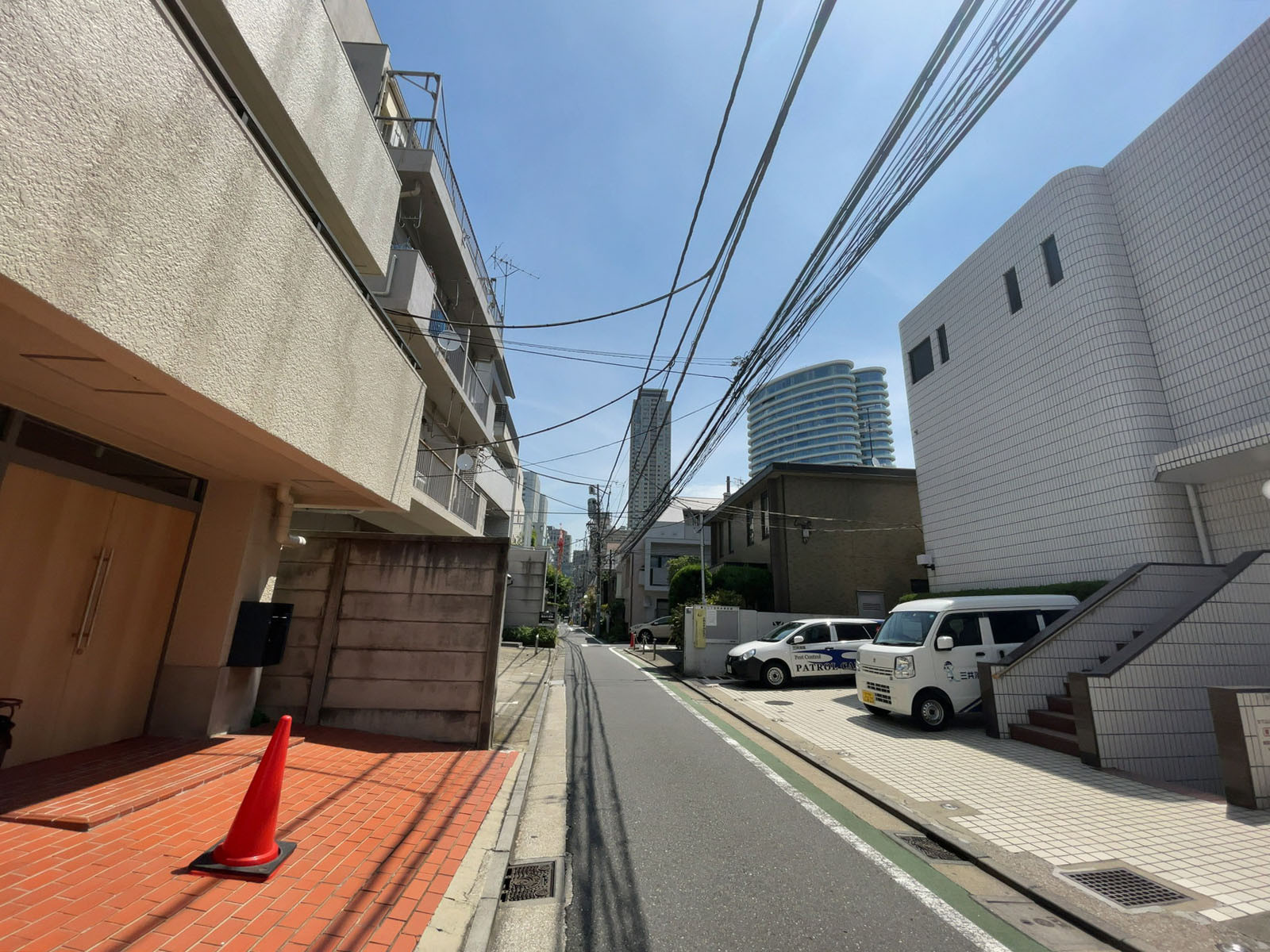 青山NSビル前面の通り