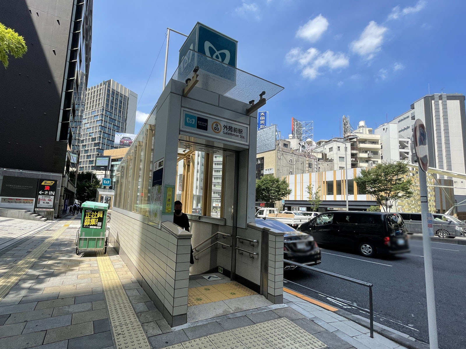 最寄りの「外苑前駅」