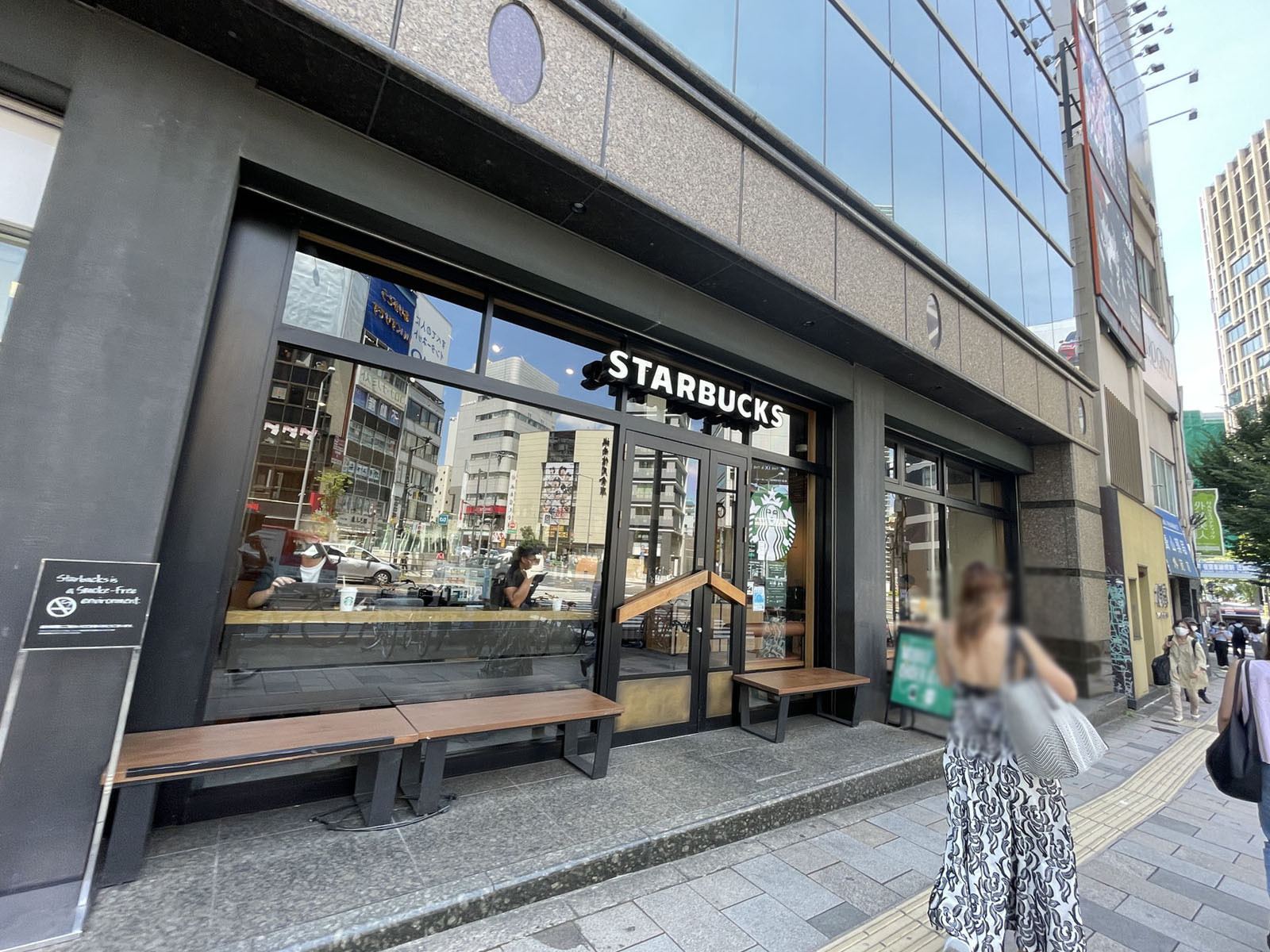 徒歩2分のスターバックスコーヒー南青山2丁目店