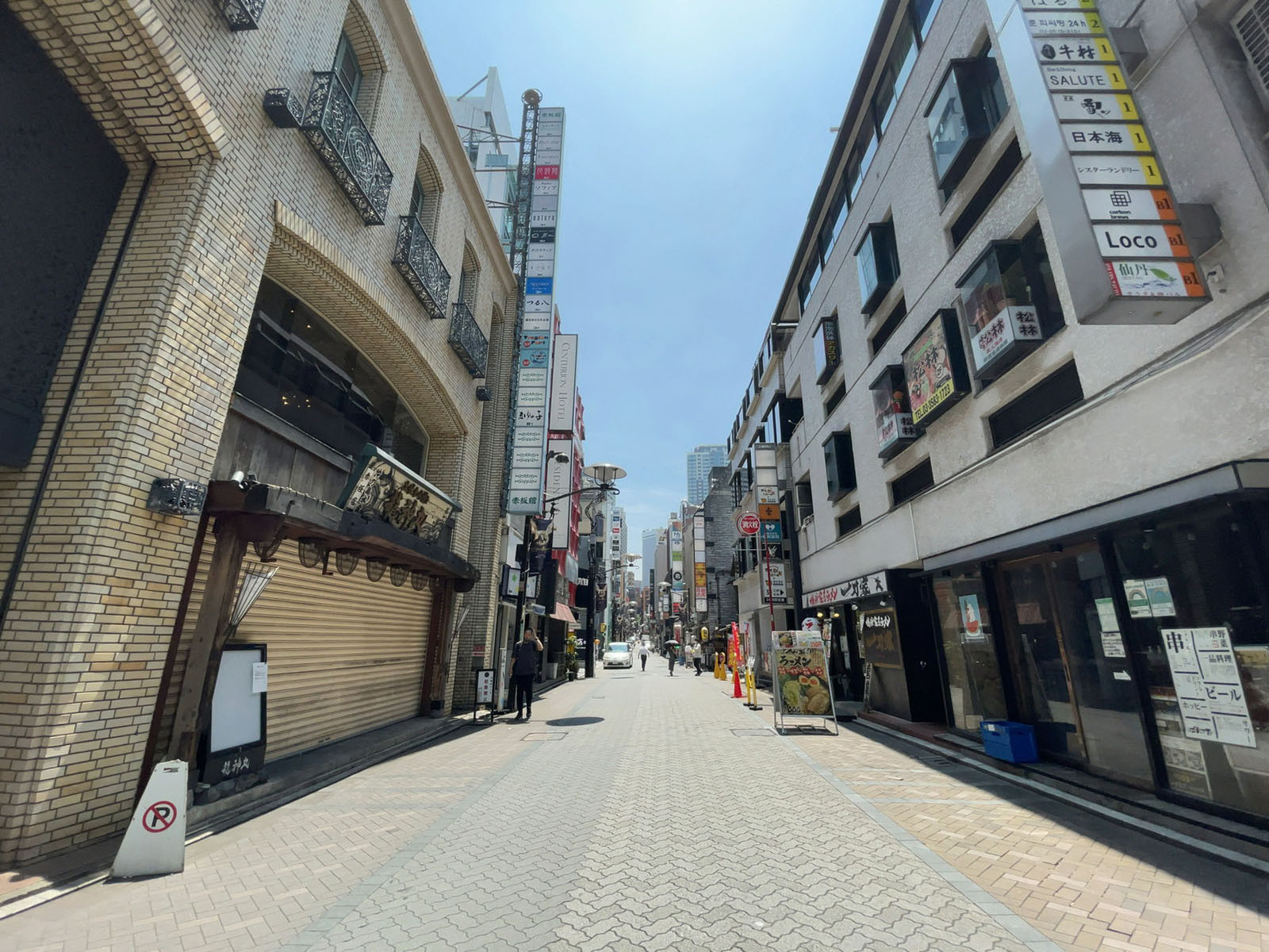 ドルミ赤坂前面の通り