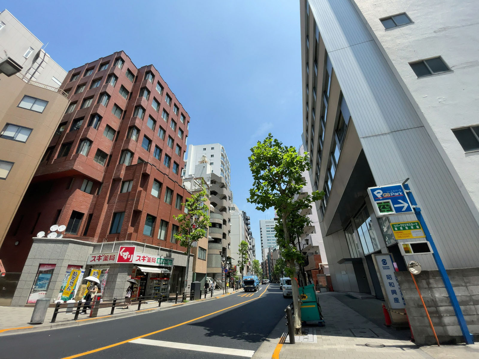 赤坂TSCビル前面の赤坂通り