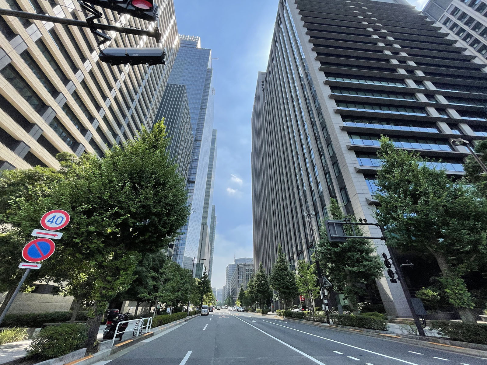 三井物産ビル前面の通り