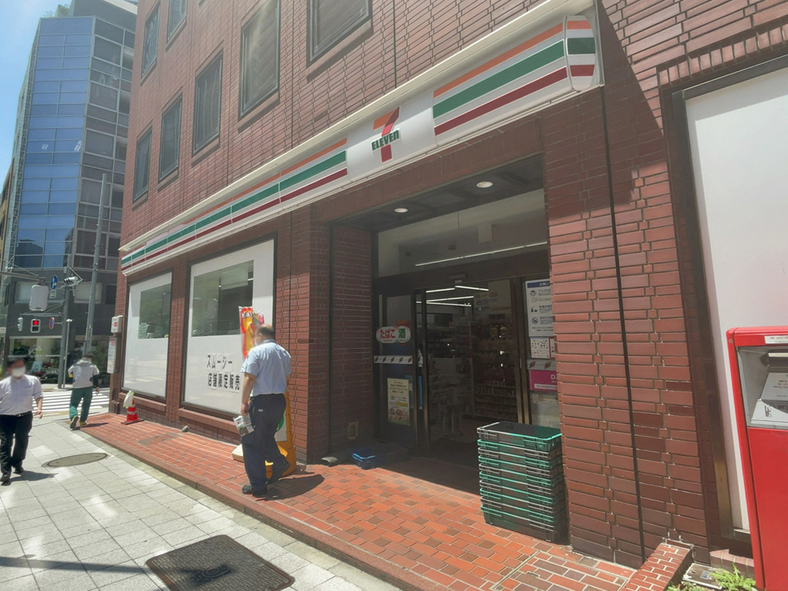向かい並びのセブン-イレブン 虎ノ門1丁目店