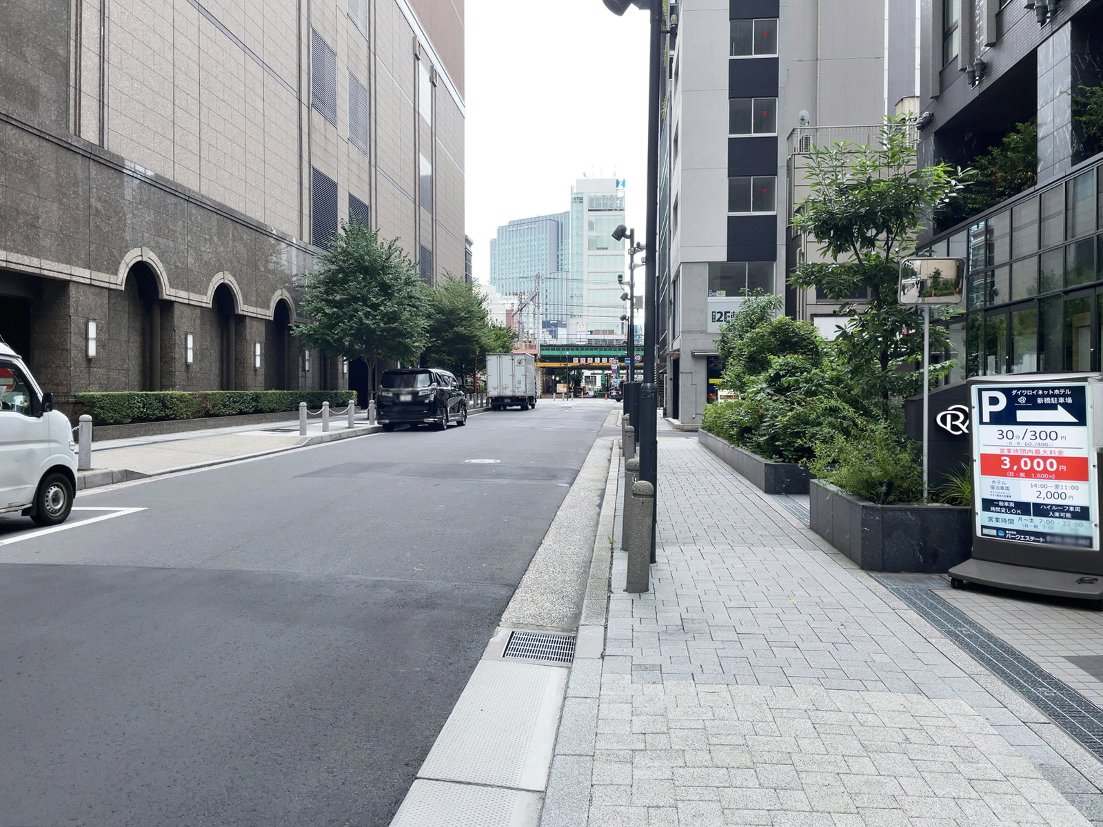 新橋内田ビル前面の通り