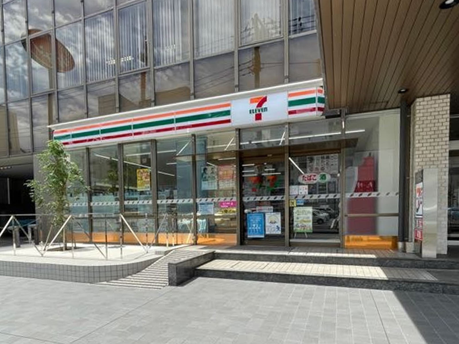 隣のセブンイレブン 横浜北幸店