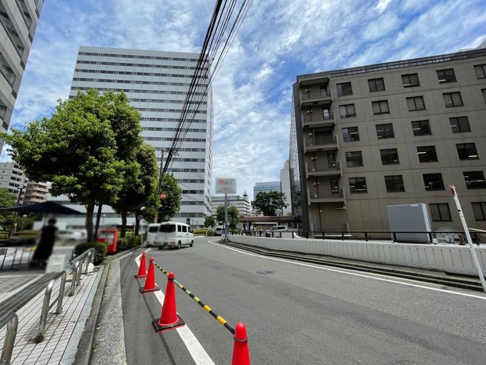 新興ビル前面の道路