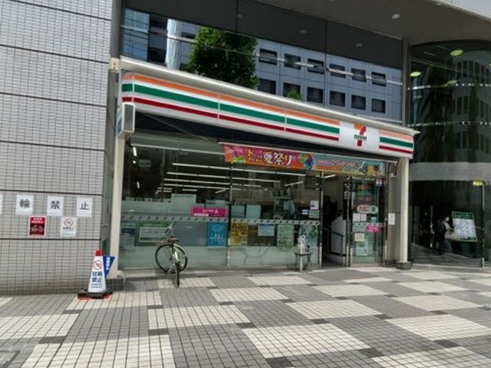 1階にあるセブンイレブン 横浜北幸２丁目店