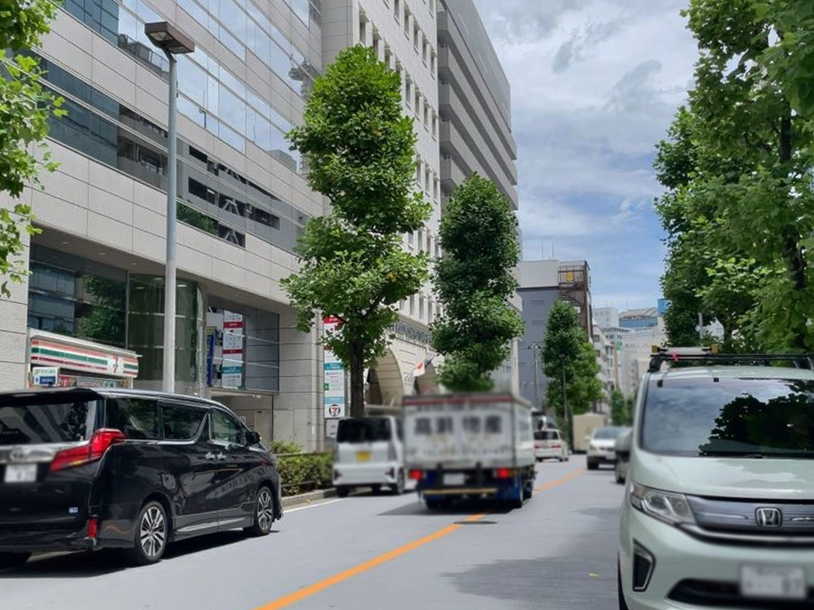 KDX横浜西口ビル前面の道路