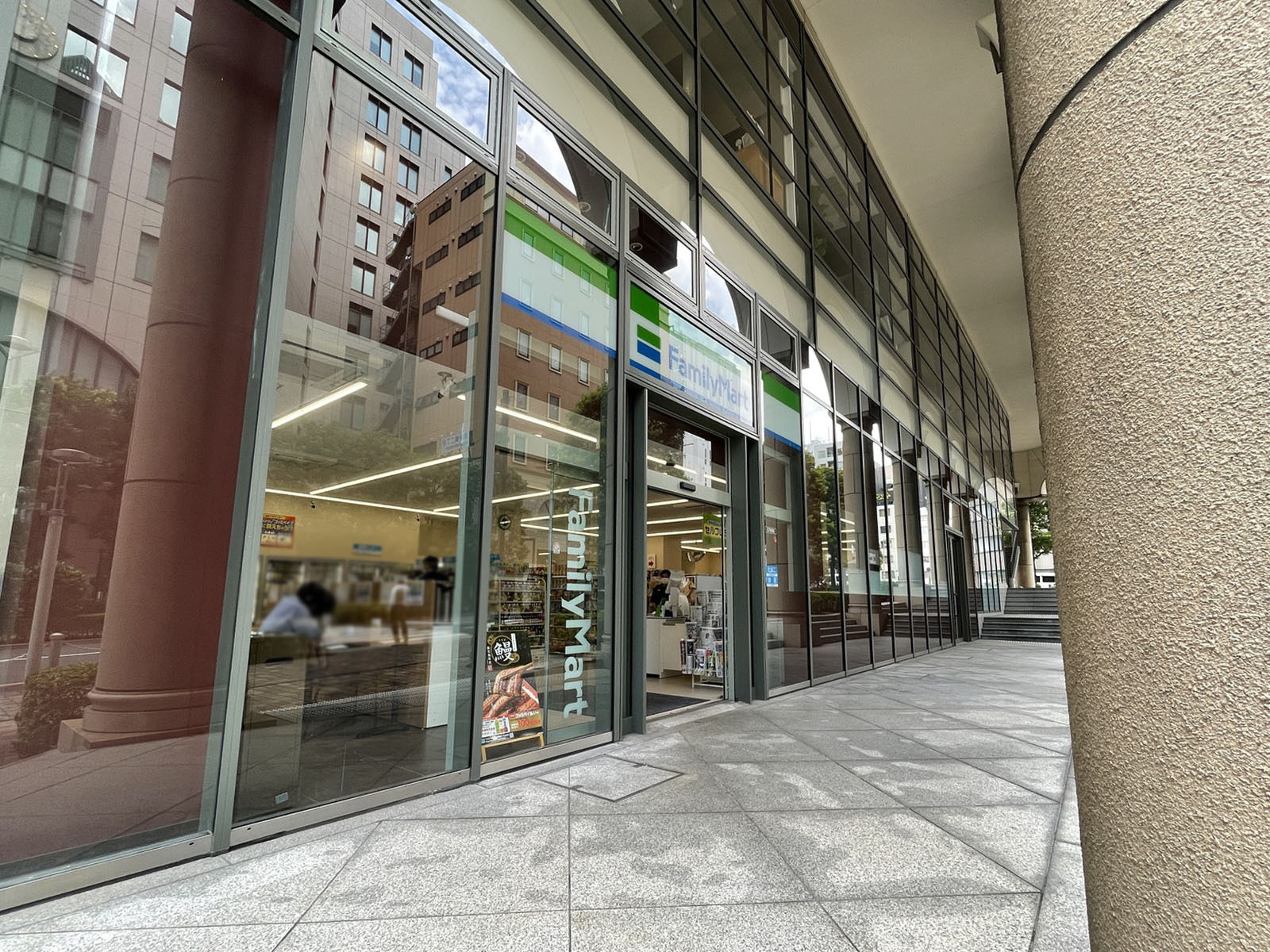 徒歩2分のファミリーマート 汐留イタリア街店