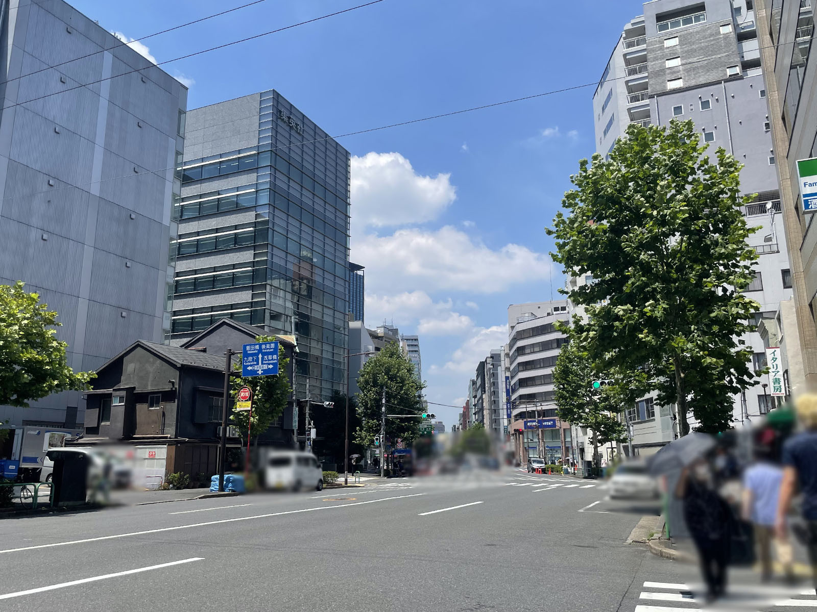 付近の雉子橋通り