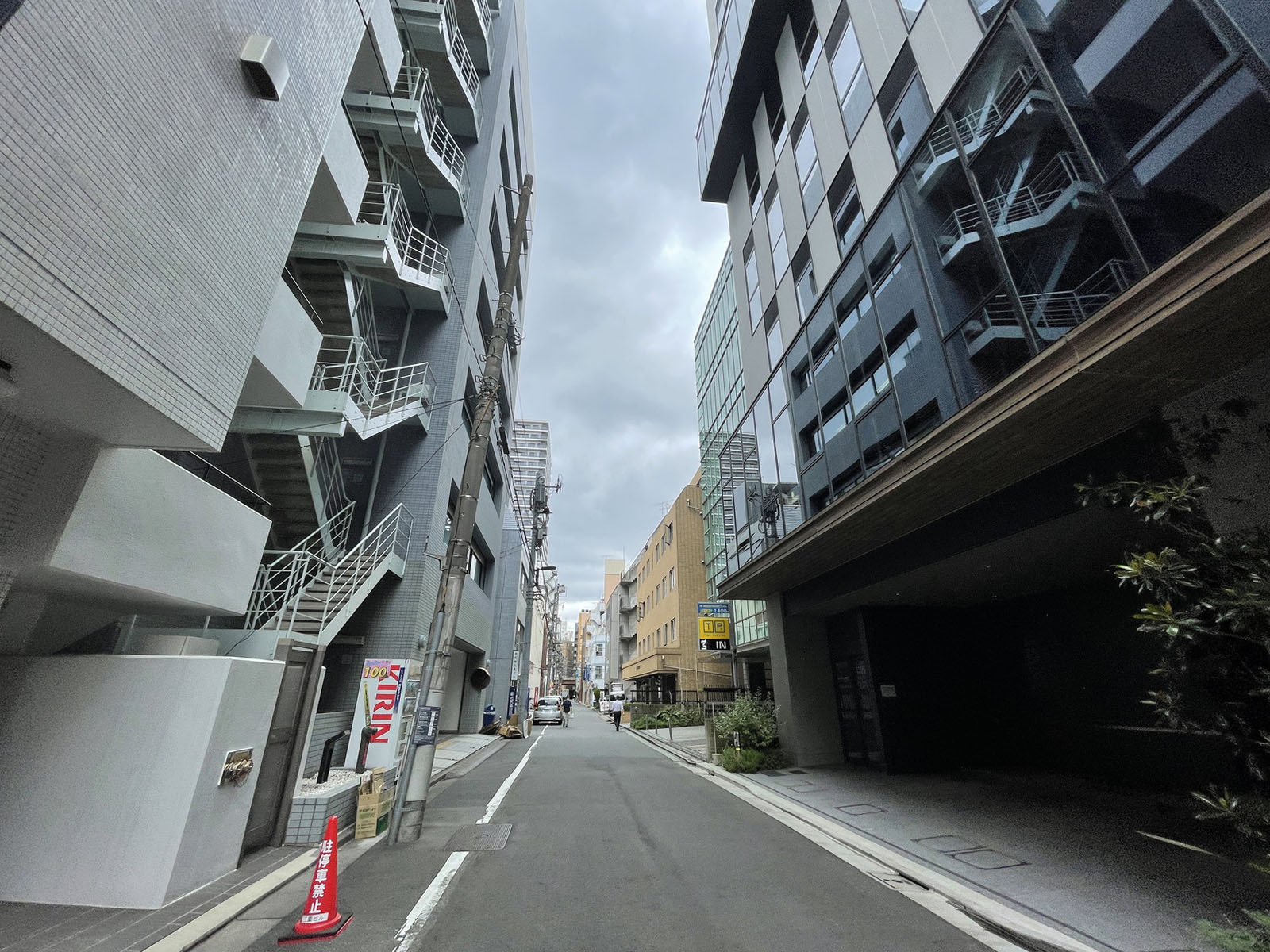 神田トーセイビル前面の通り