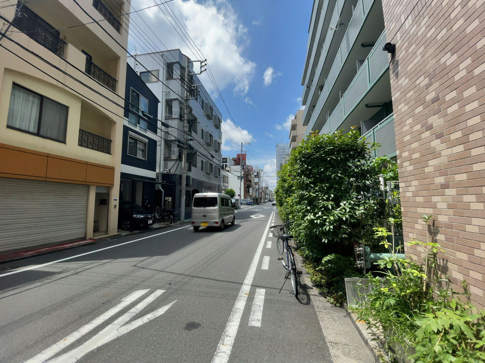 長谷川ビル前面の通り