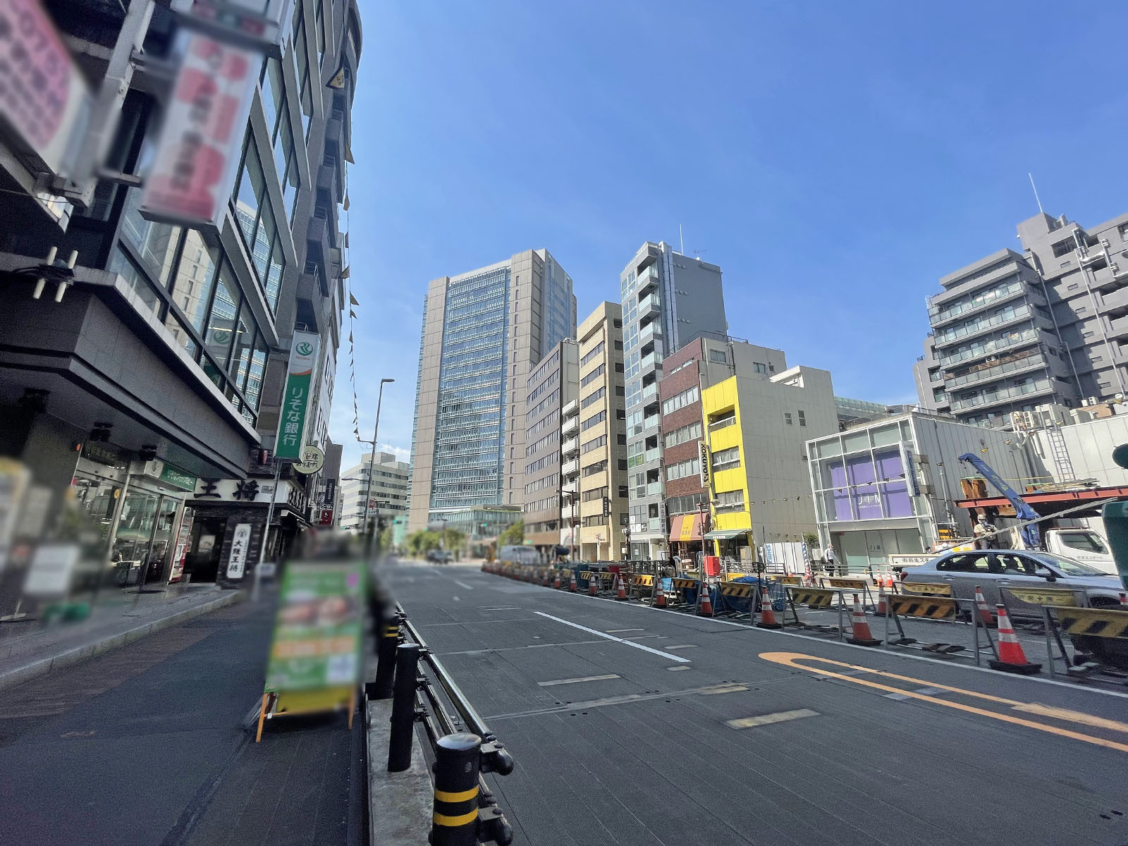 信濃ビル前面の通り