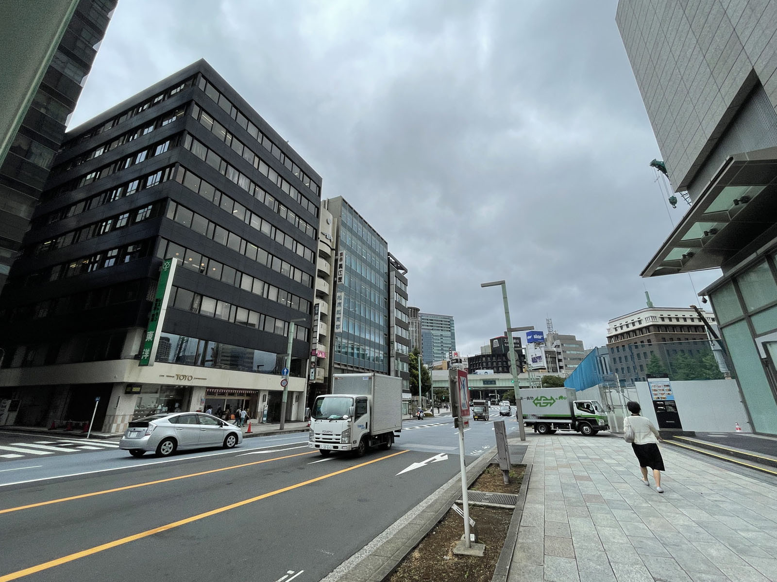一東洋ビル前面の通り