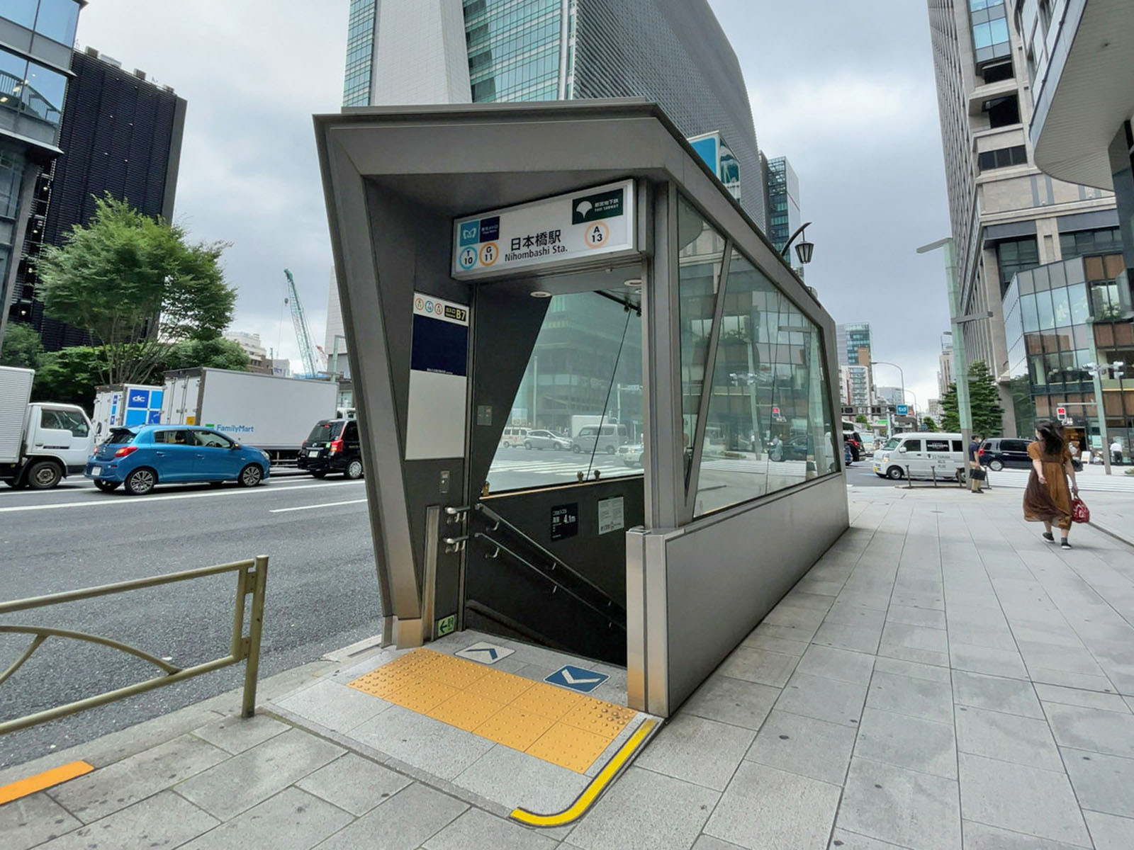 最寄りの「日本橋駅」
