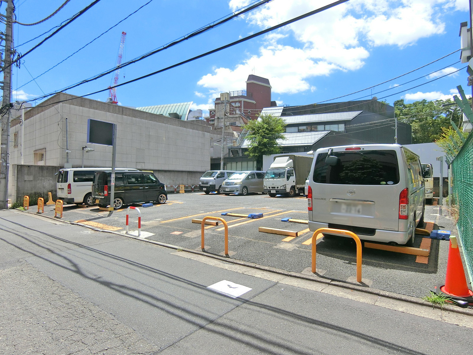 向かいのコインパーキング
