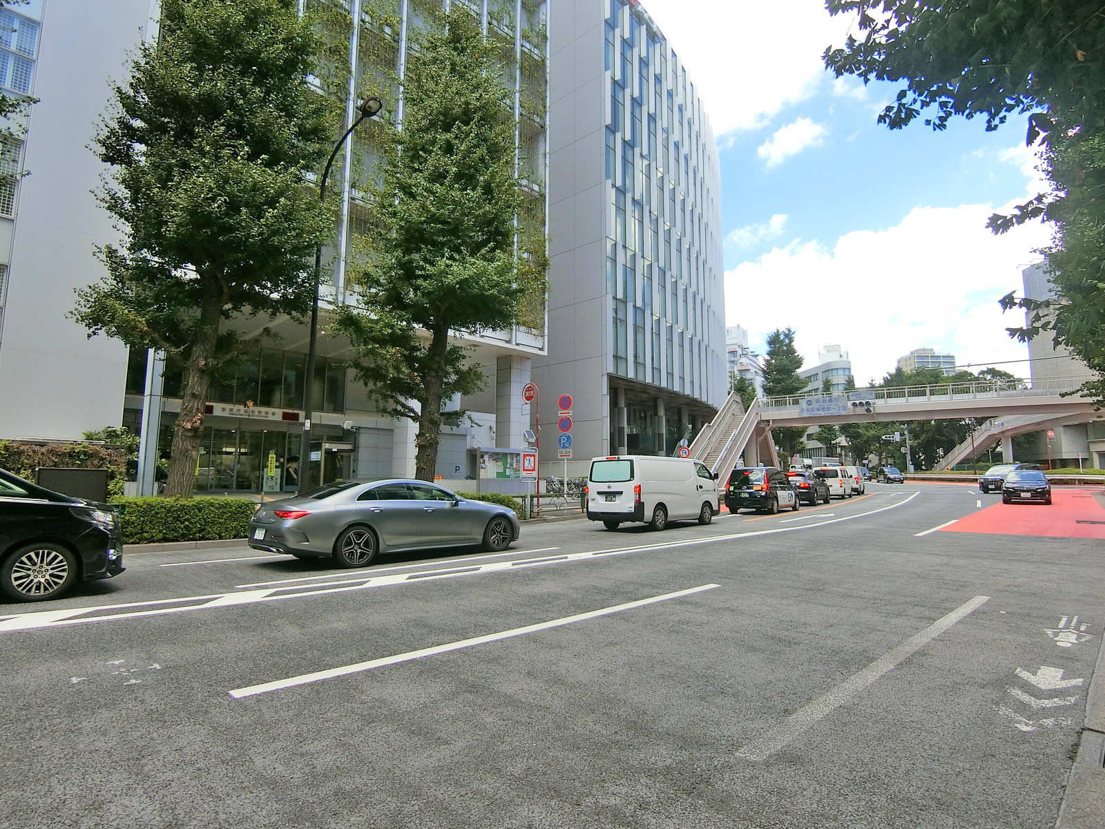BPRスクエア神宮前1は明治通り沿いに立地