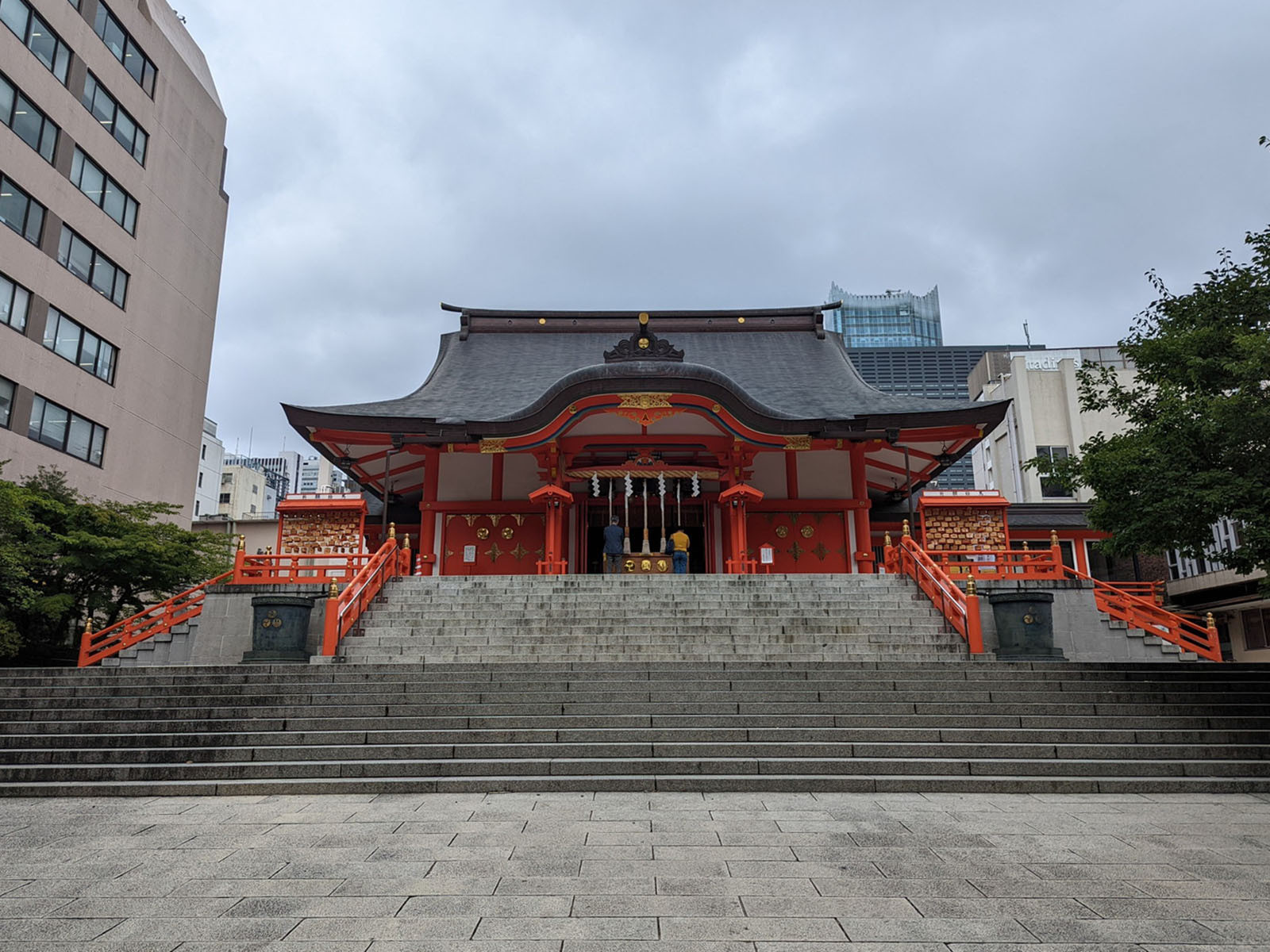 徒歩1分の花園神社