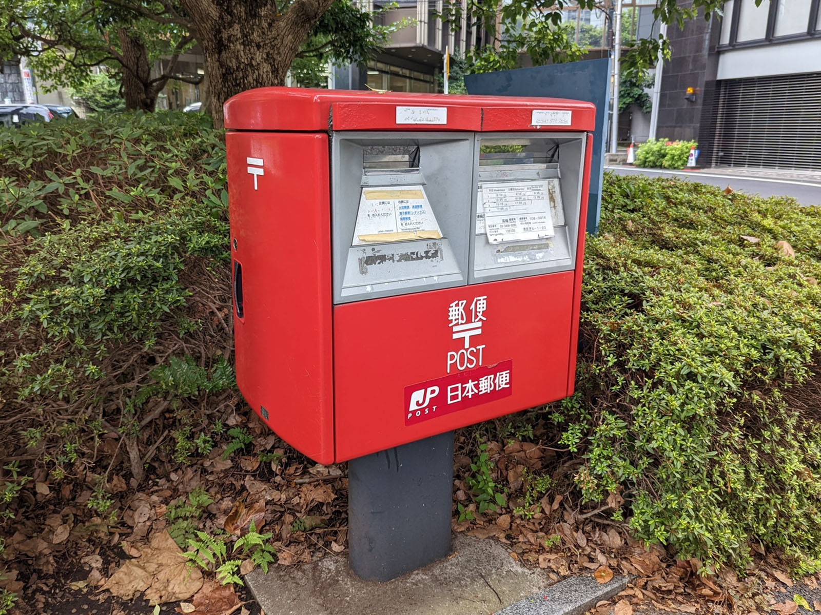 通り沿いのポスト