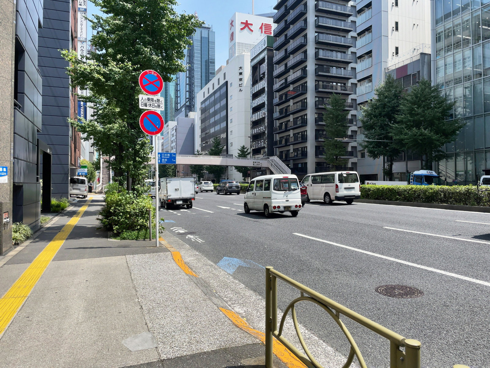東新橋ビル前面の第一京浜