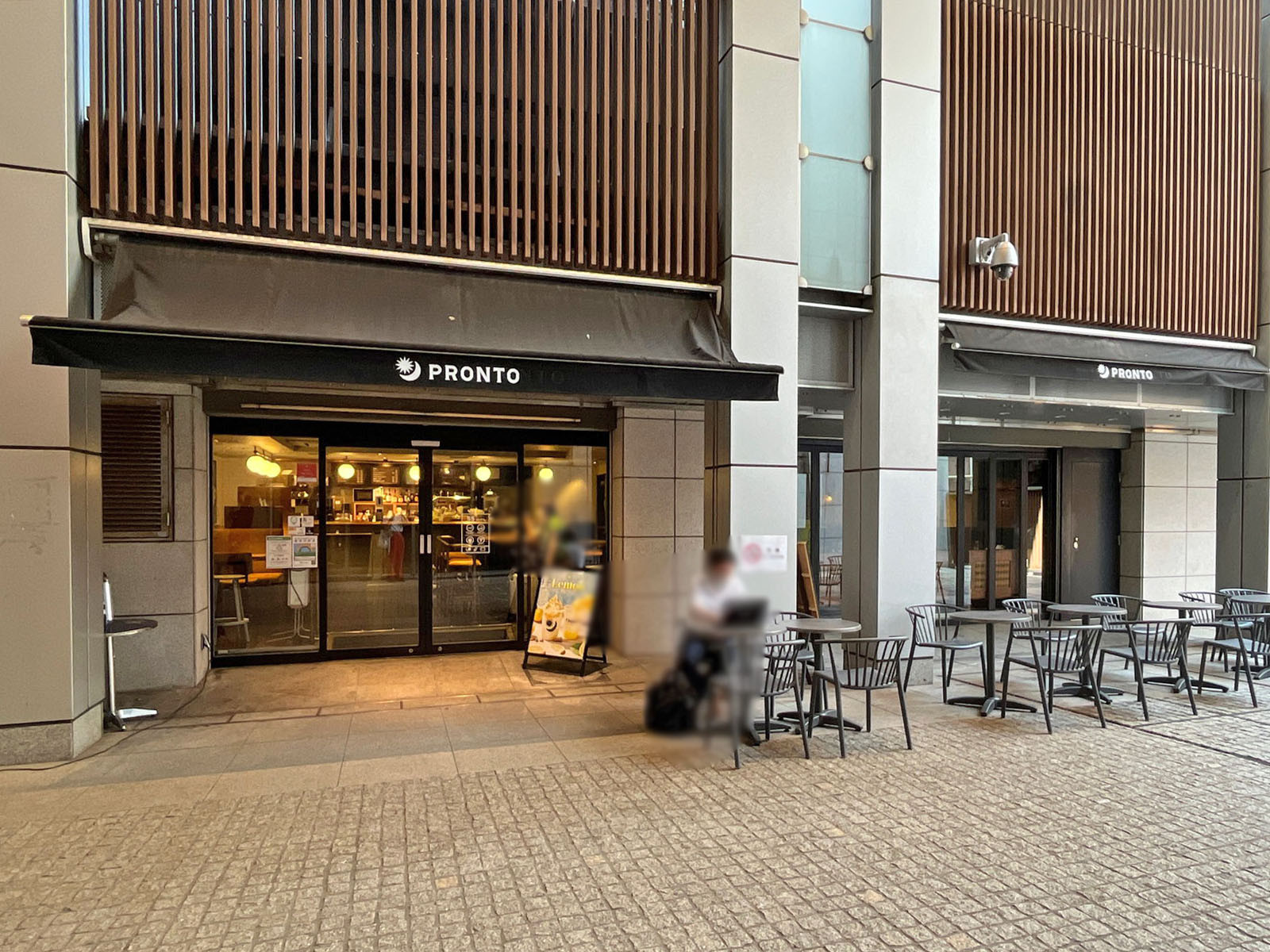 隣のプロント 東京駅店