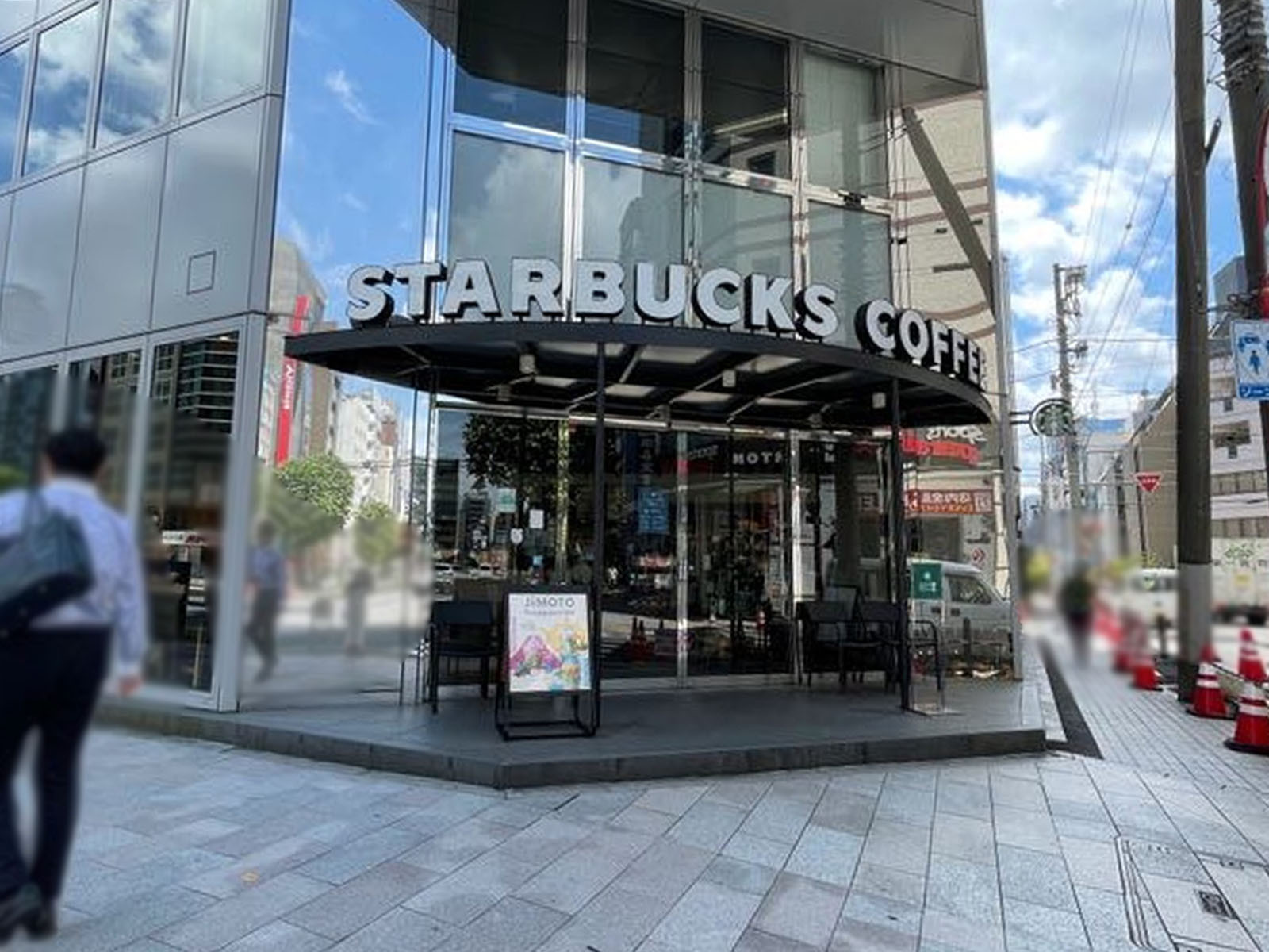 目の前のスターバックスコーヒー 神田小川町2丁目店