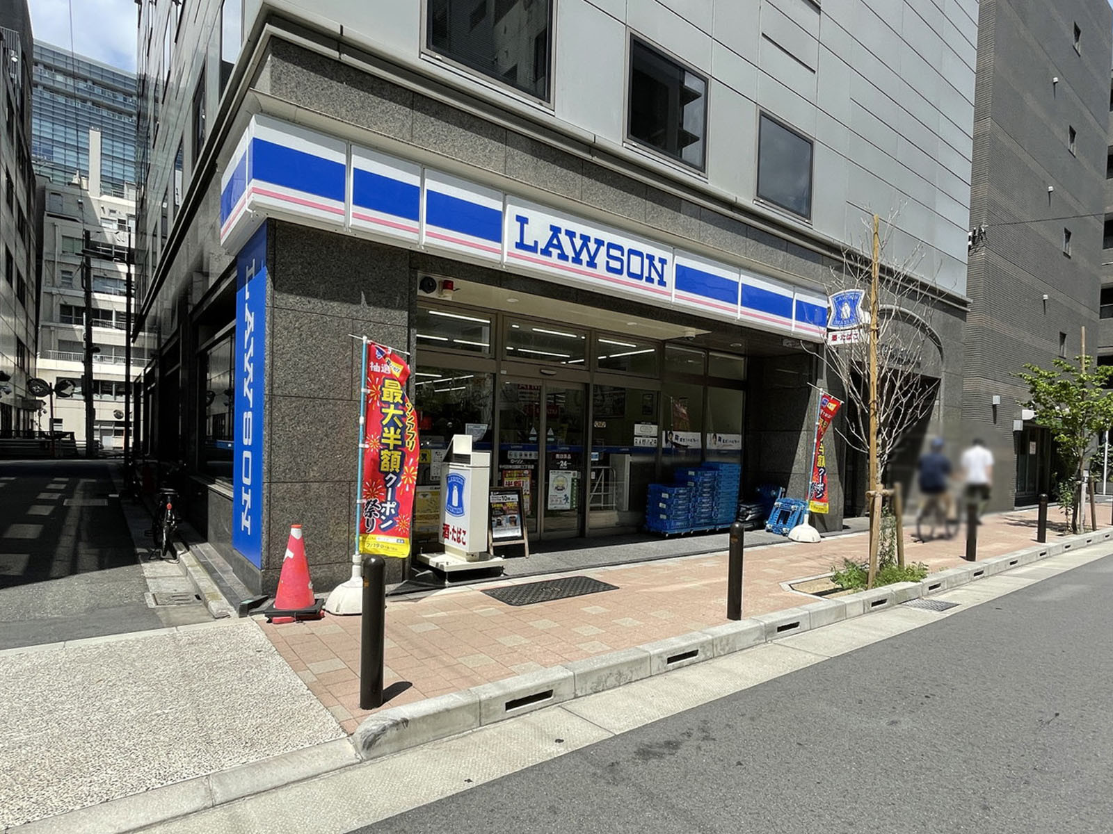 徒歩2分のローソン 千代田神田錦町三丁目店