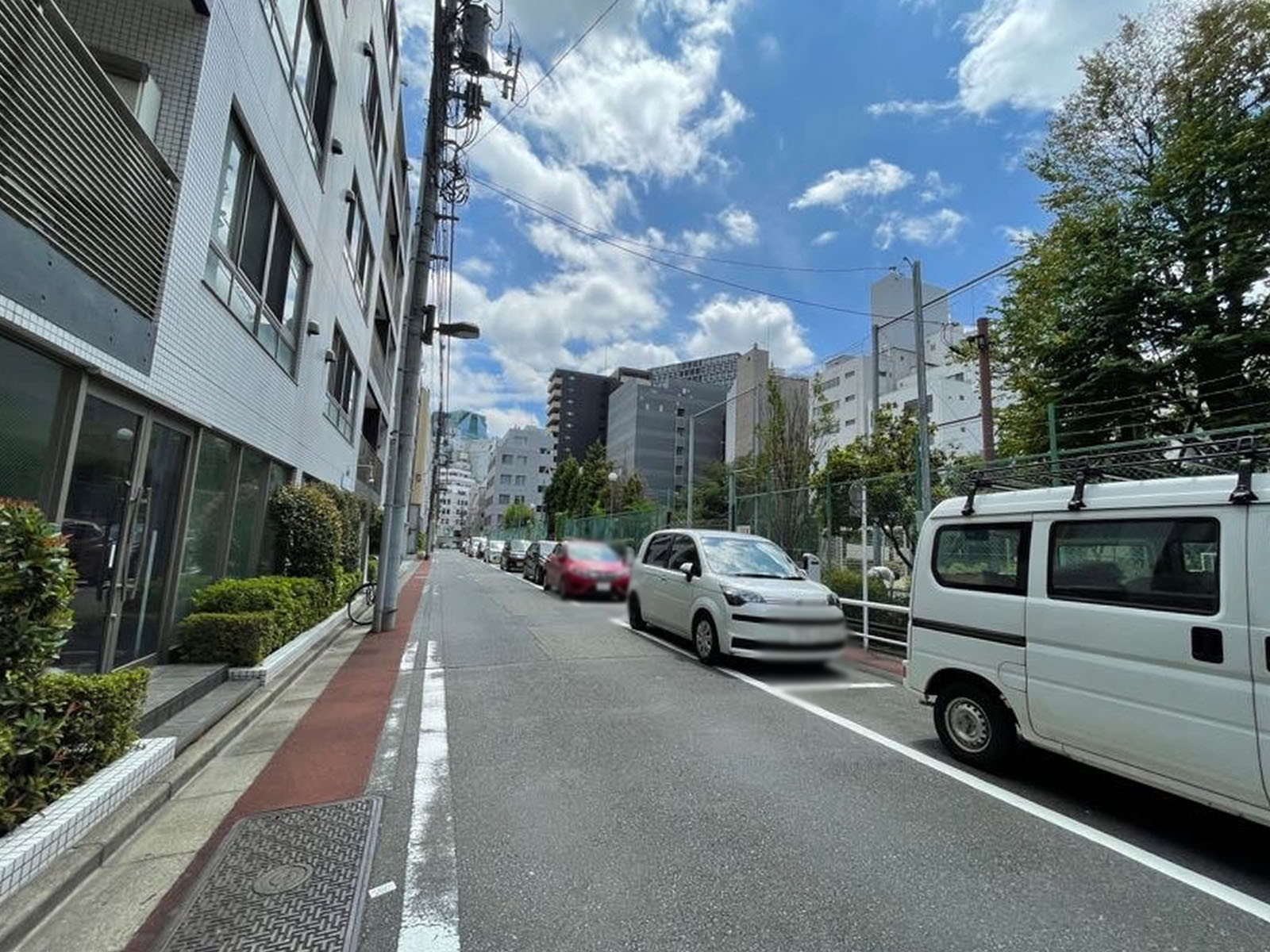 カスタリアお茶の水前面の道路