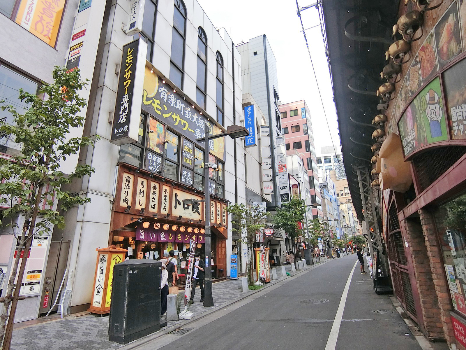 ダイハツ有楽町ビル前面の通り