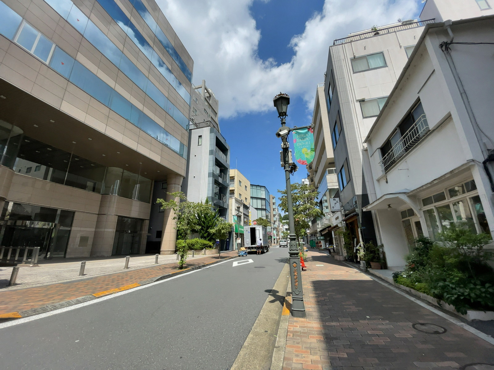 広尾木下第2ビル前面の通り