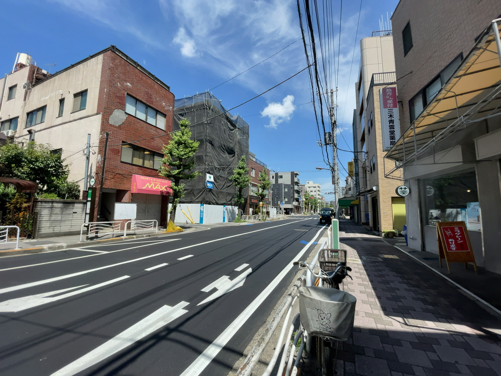 三木ビル前面の通り