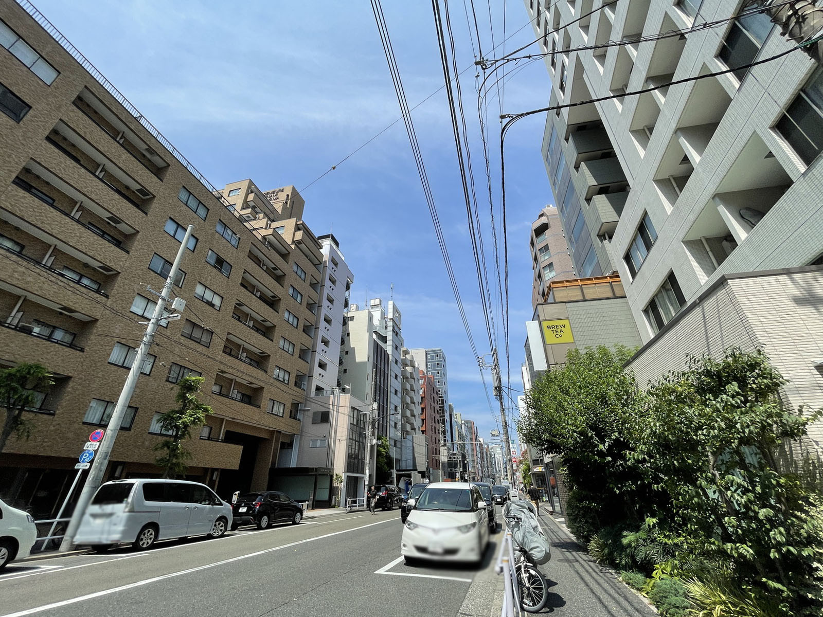 K’s南青山ビル前面の骨董通り